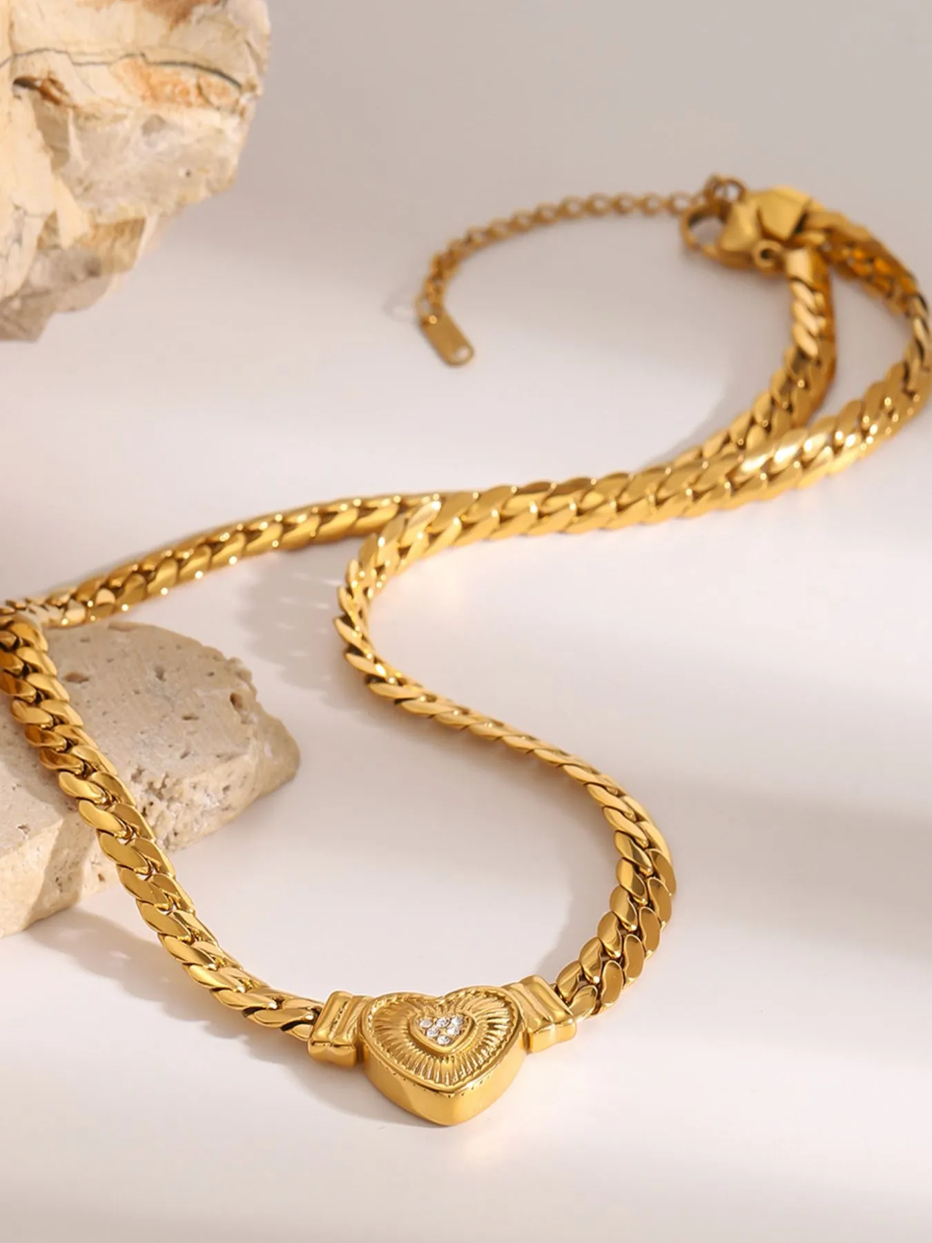 18K Gold-Plated Inlaid Zircon Heart Chain Necklace - Image 3