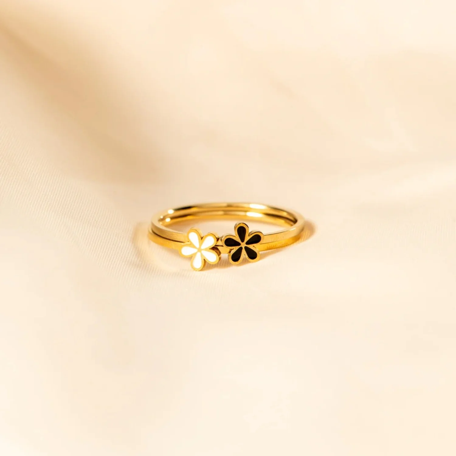 925 Sterling Silver Enamel Flower Ring - Image 4