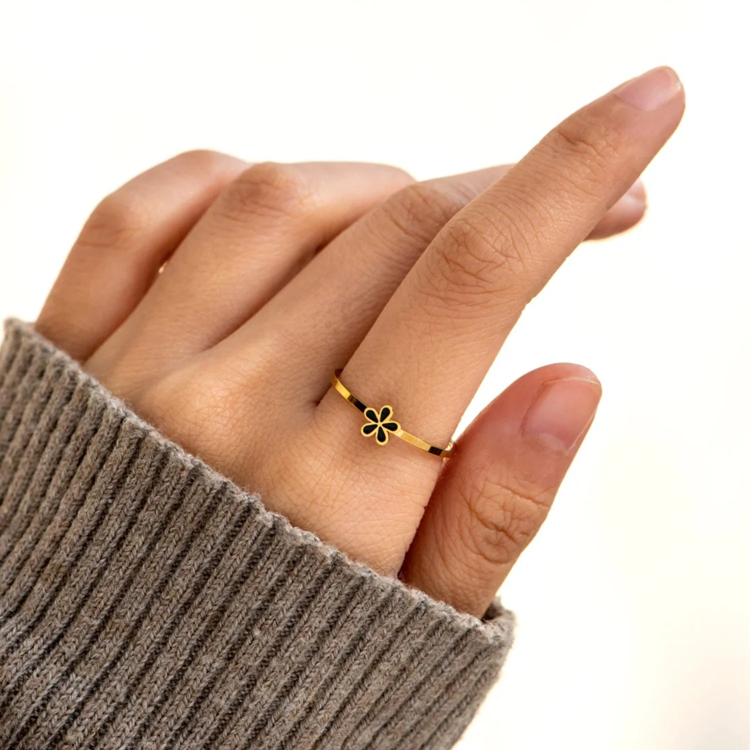 925 Sterling Silver Enamel Flower Ring - Image 5