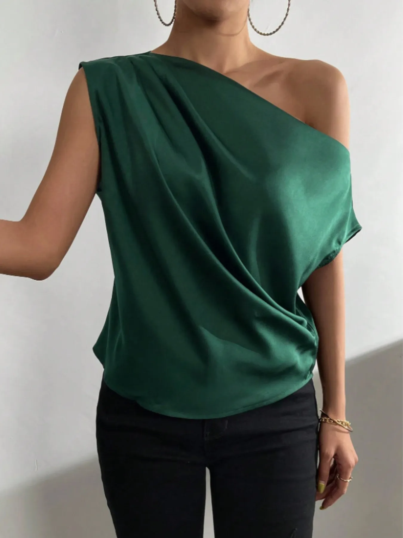 Asymmetrica One-Shoulder Draped Blouse - Image 3