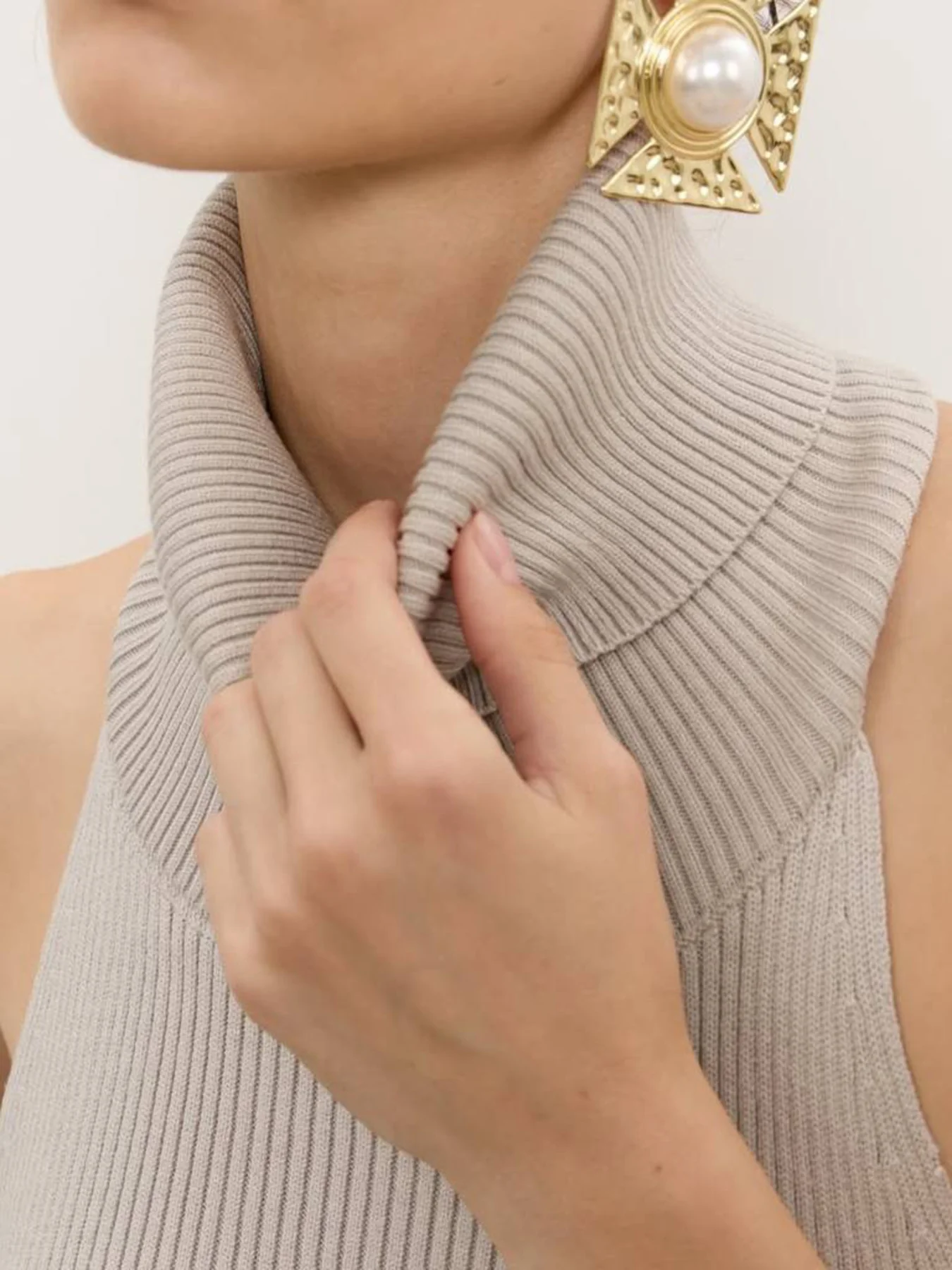 Backless Turtleneck Sweater Tank - Image 5