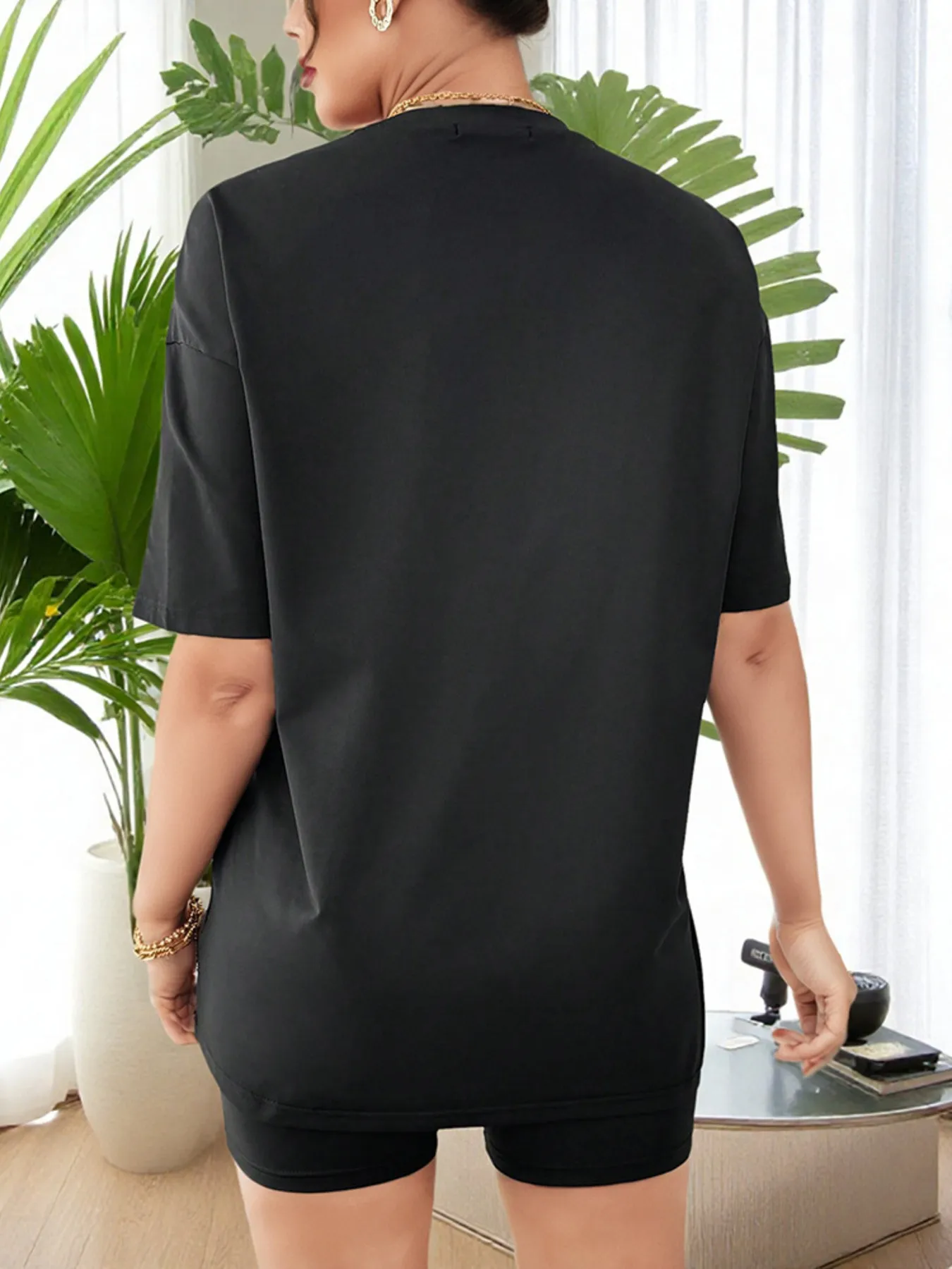 Beautiful Round Neck Top and Shorts Casual Set - Image 2