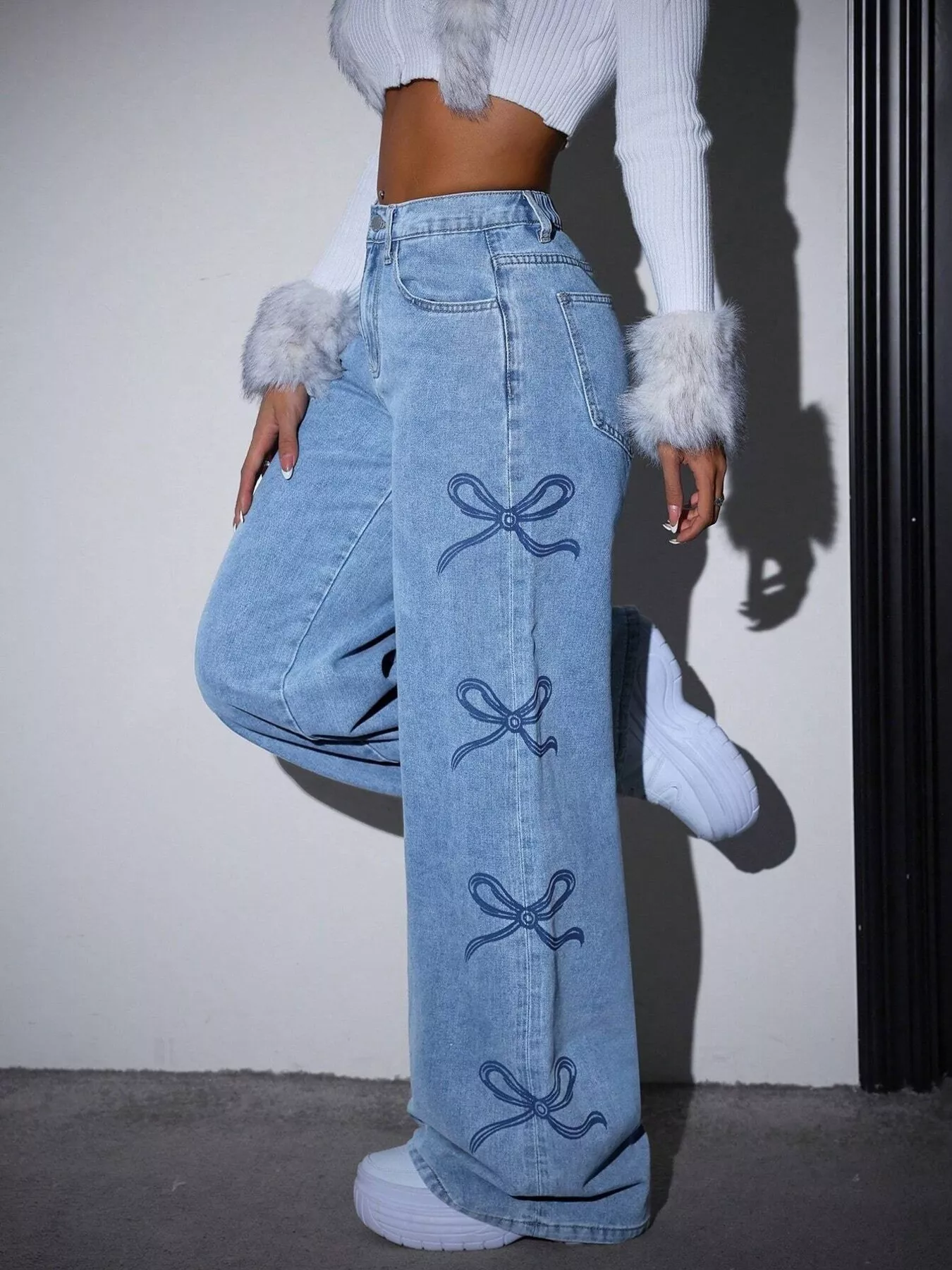 Bow-Embellished Wide Leg Jeans - Image 9