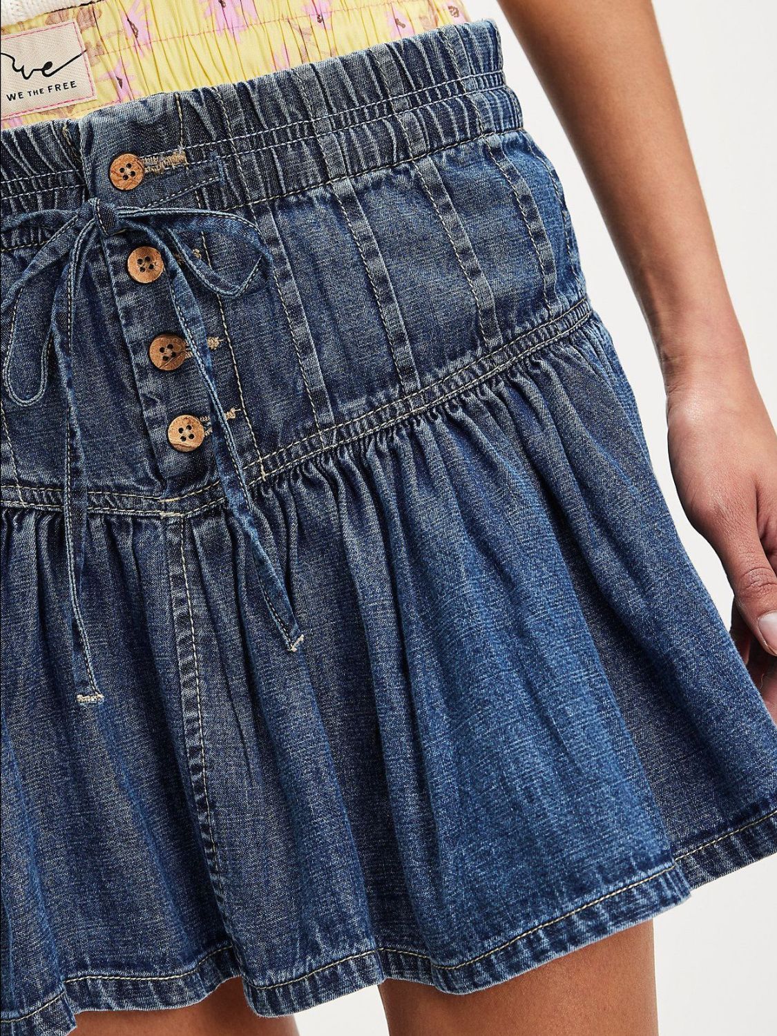 Buttoned Ruffled Mini Denim Skirt - Image 7