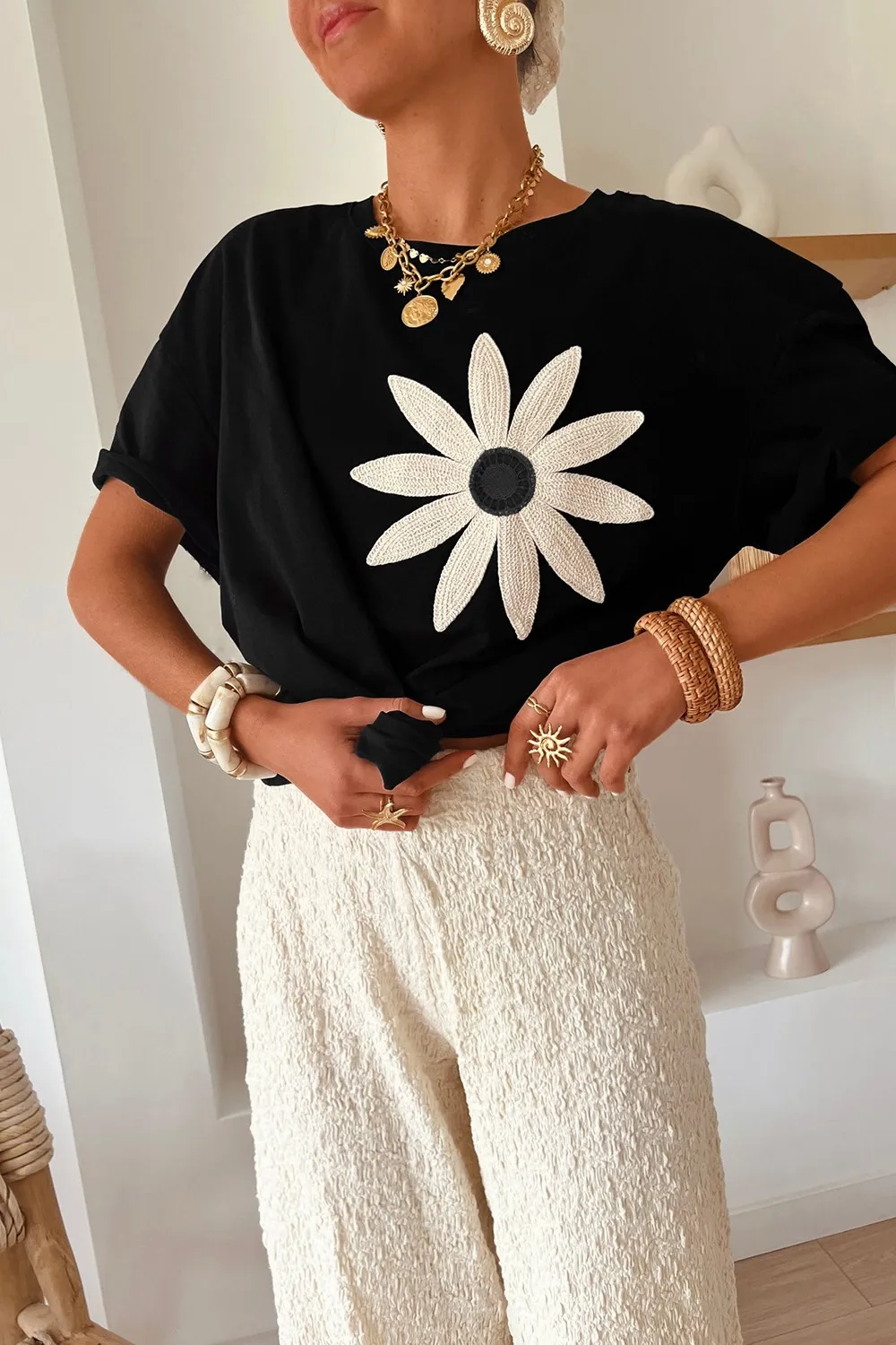 Casual Daisy Patch Round Neck T-Shirt - Image 4