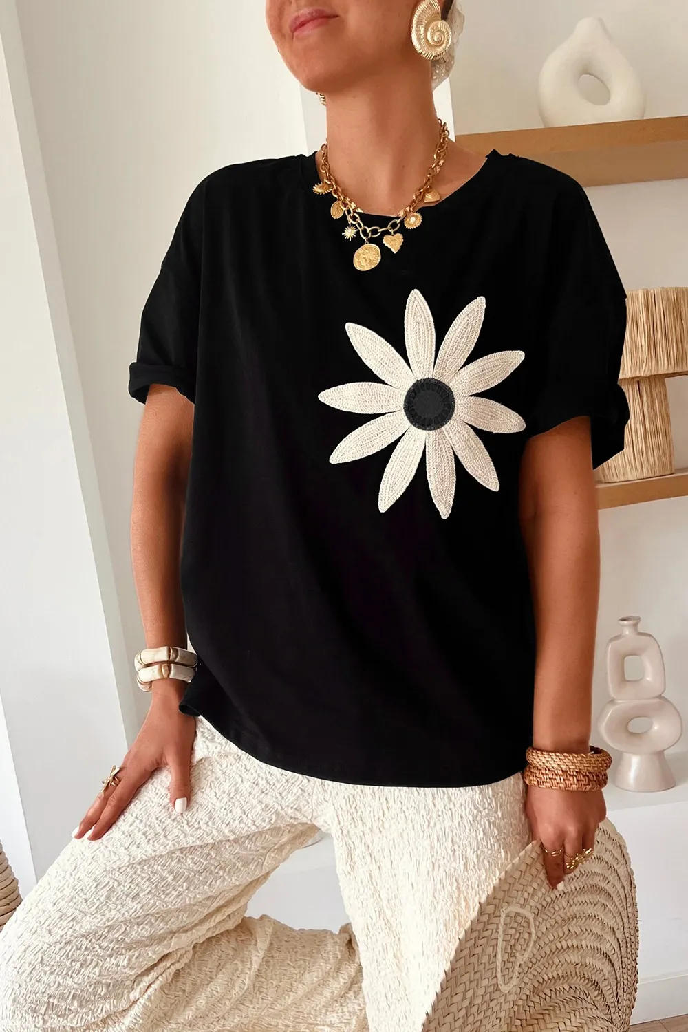 Casual Daisy Patch Round Neck T-Shirt - Image 5