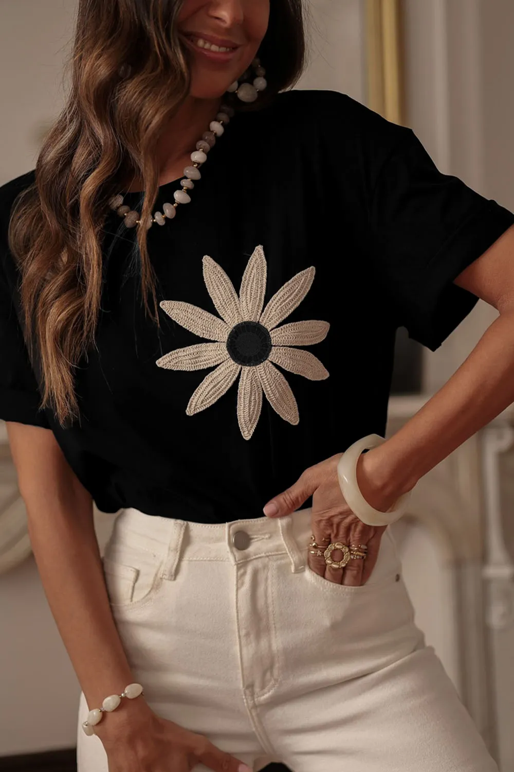 Casual Daisy Patch Round Neck T-Shirt - Image 9