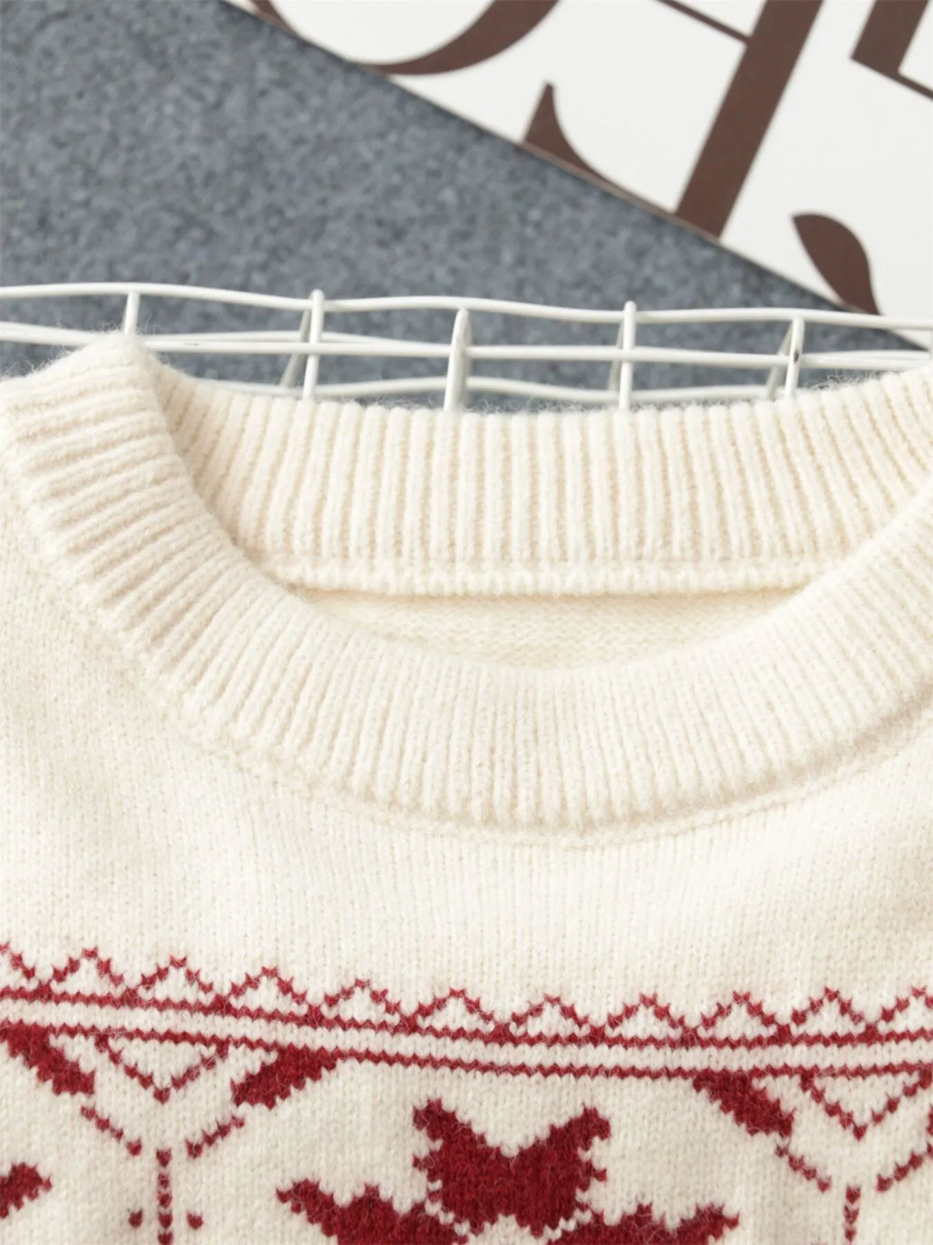 Christmas Snowflake Round Neck Sweater - Image 10