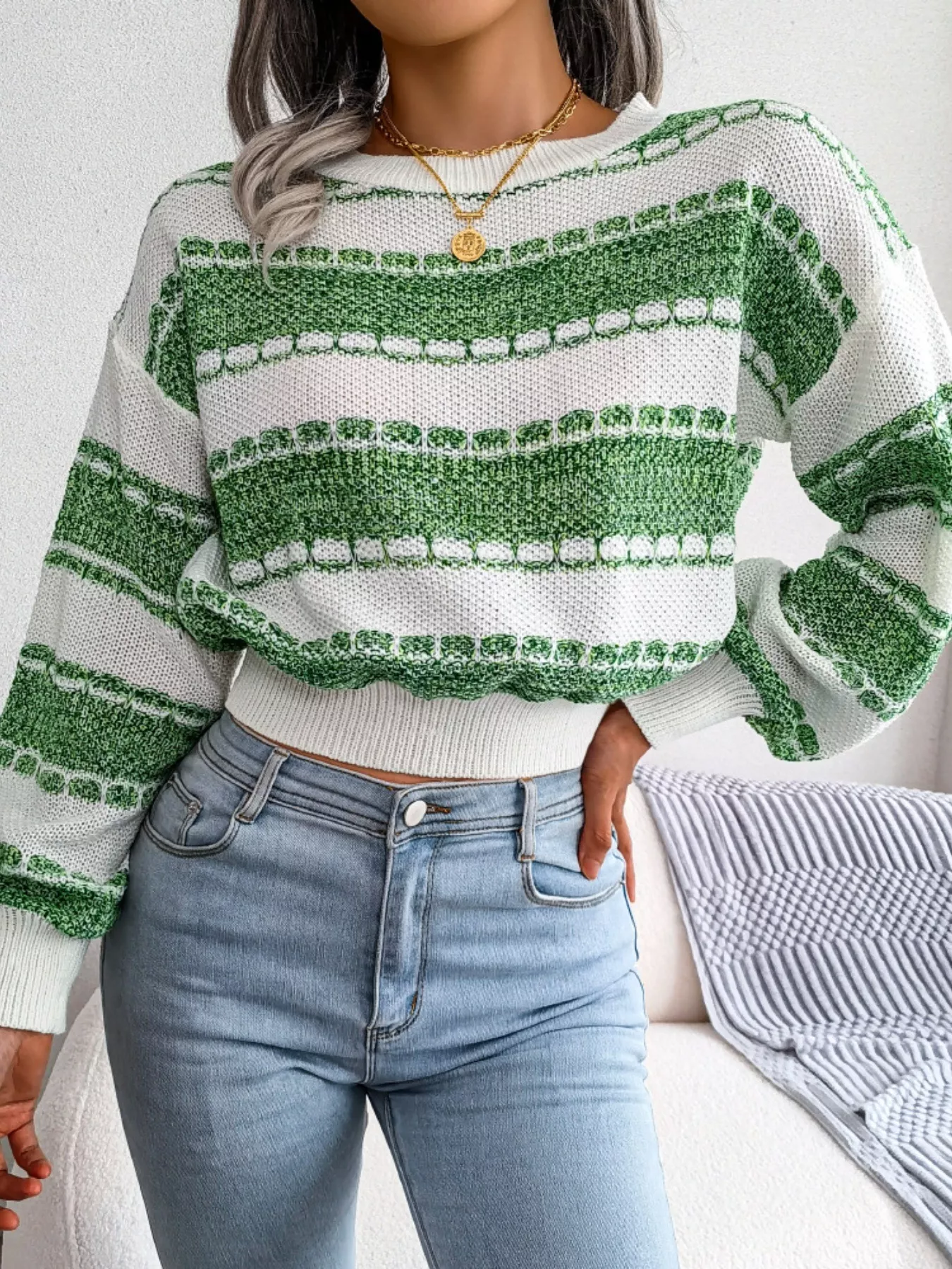 Color Block Round Neck Cropped Sweater - Image 18