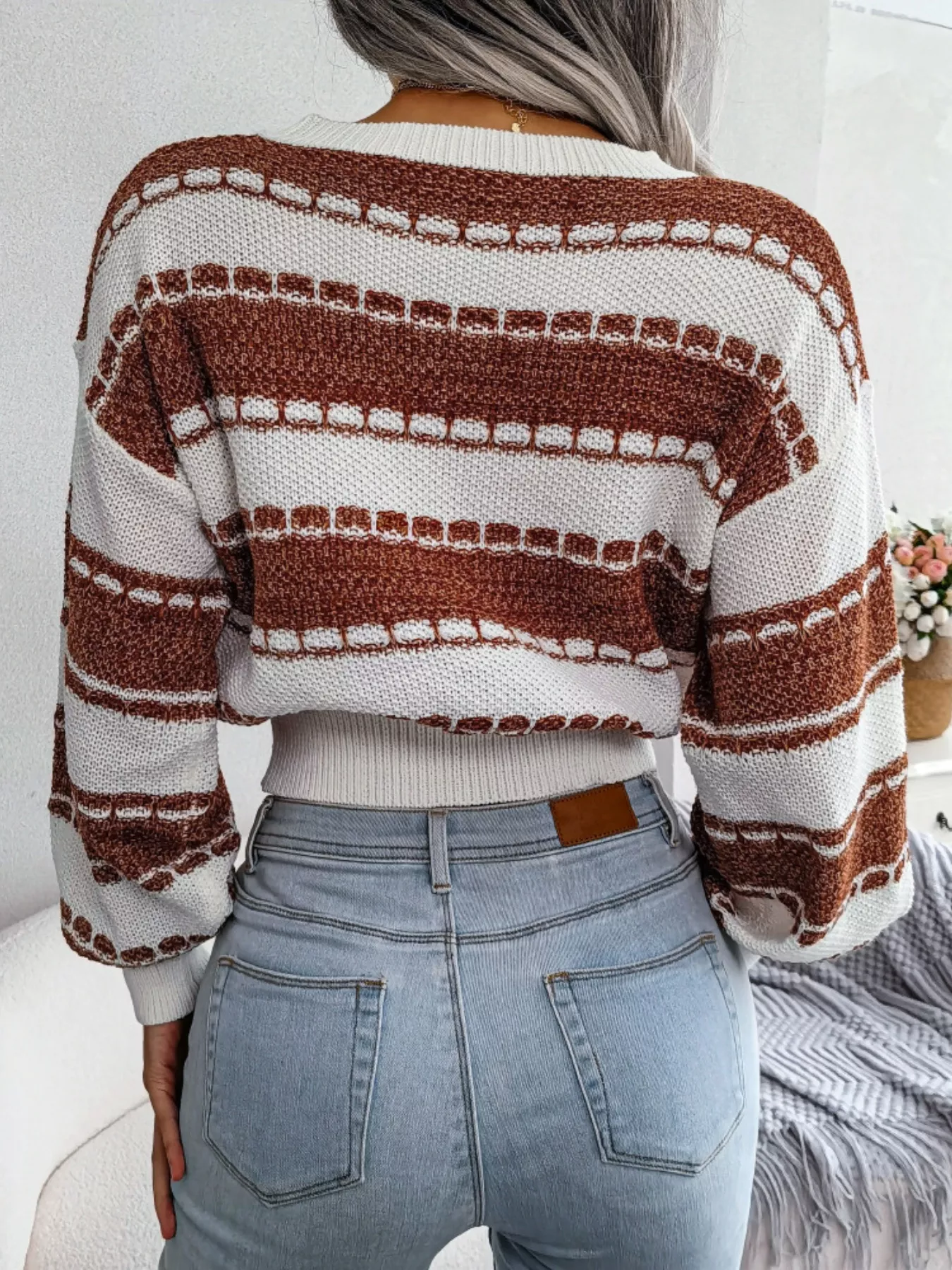 Color Block Round Neck Cropped Sweater - Image 2