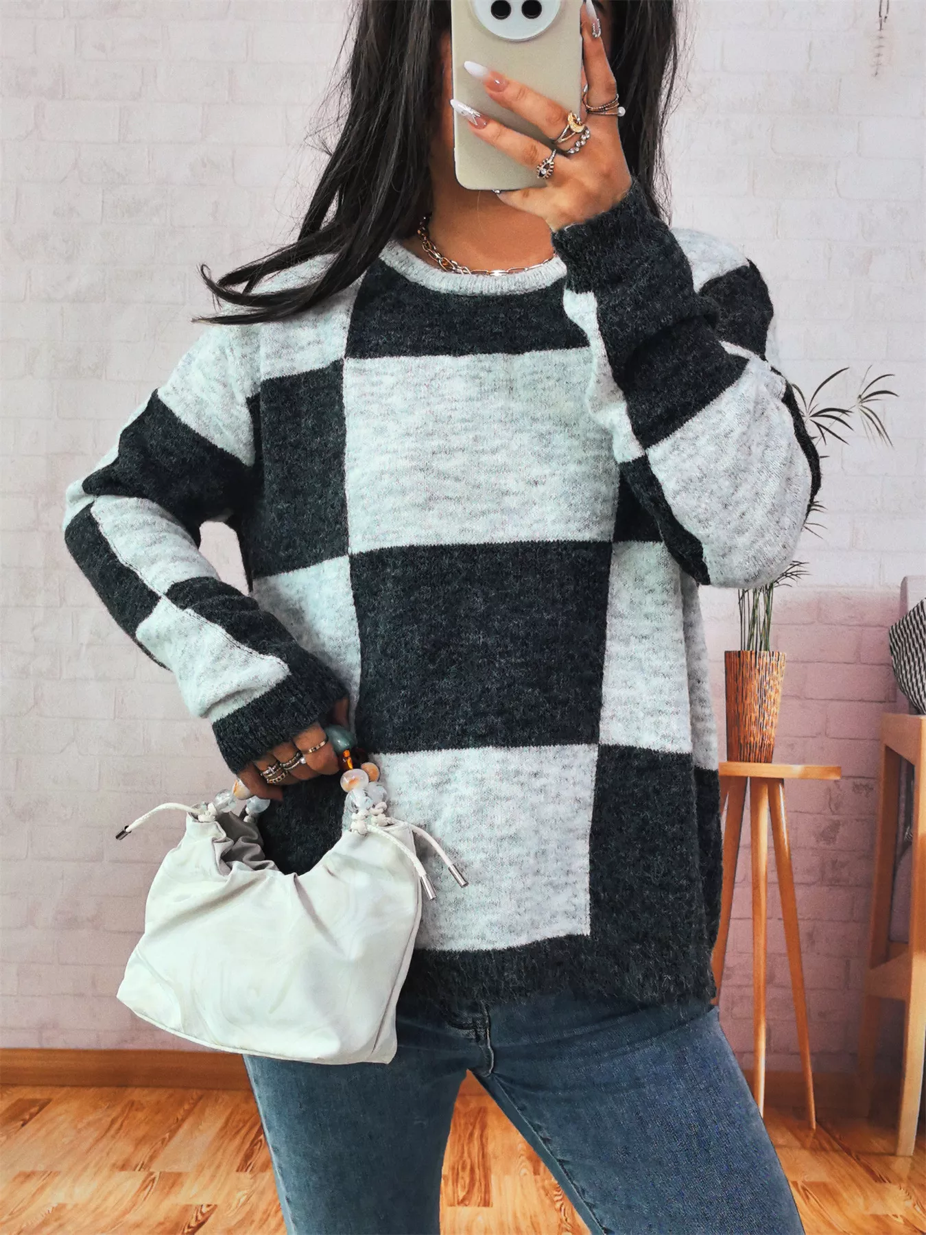 Color Block Round Neck Sweater - Image 2