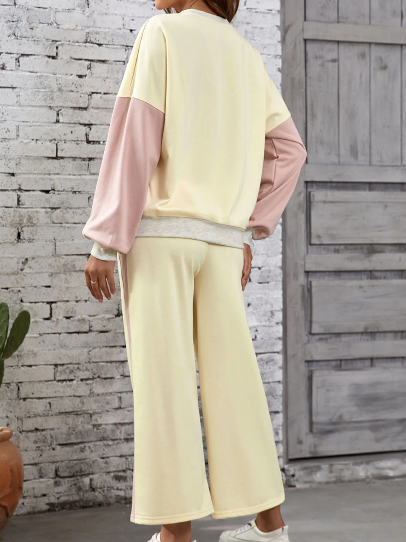Color Block Round Neck Top and Pants Set - Image 2