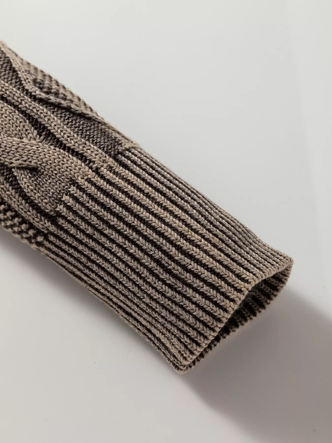Contrast Cable Knit Sleeve Casual Sweater - Image 12