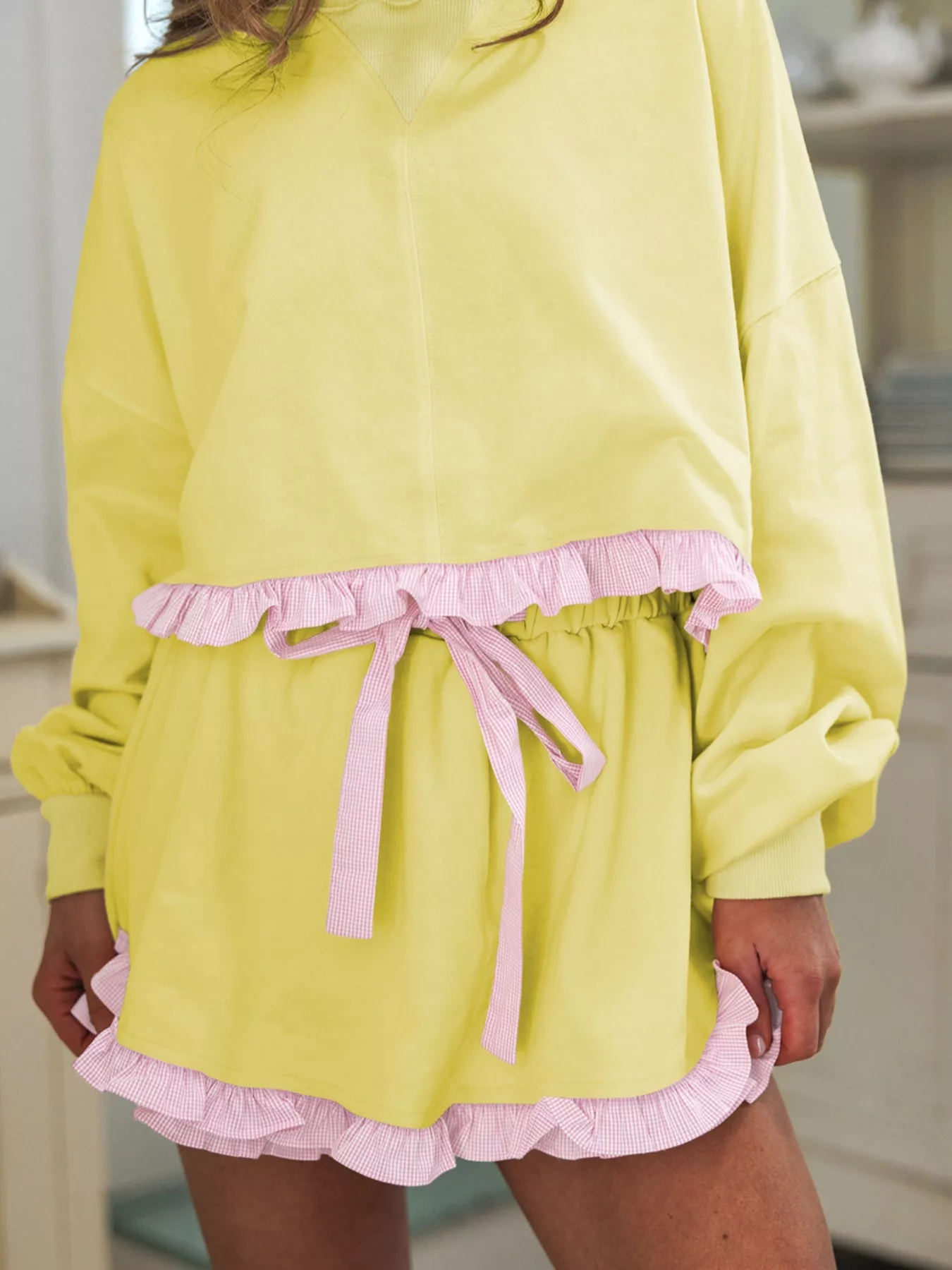 Contrast Frill Hem Round Neck Top and Shorts Set - Image 2