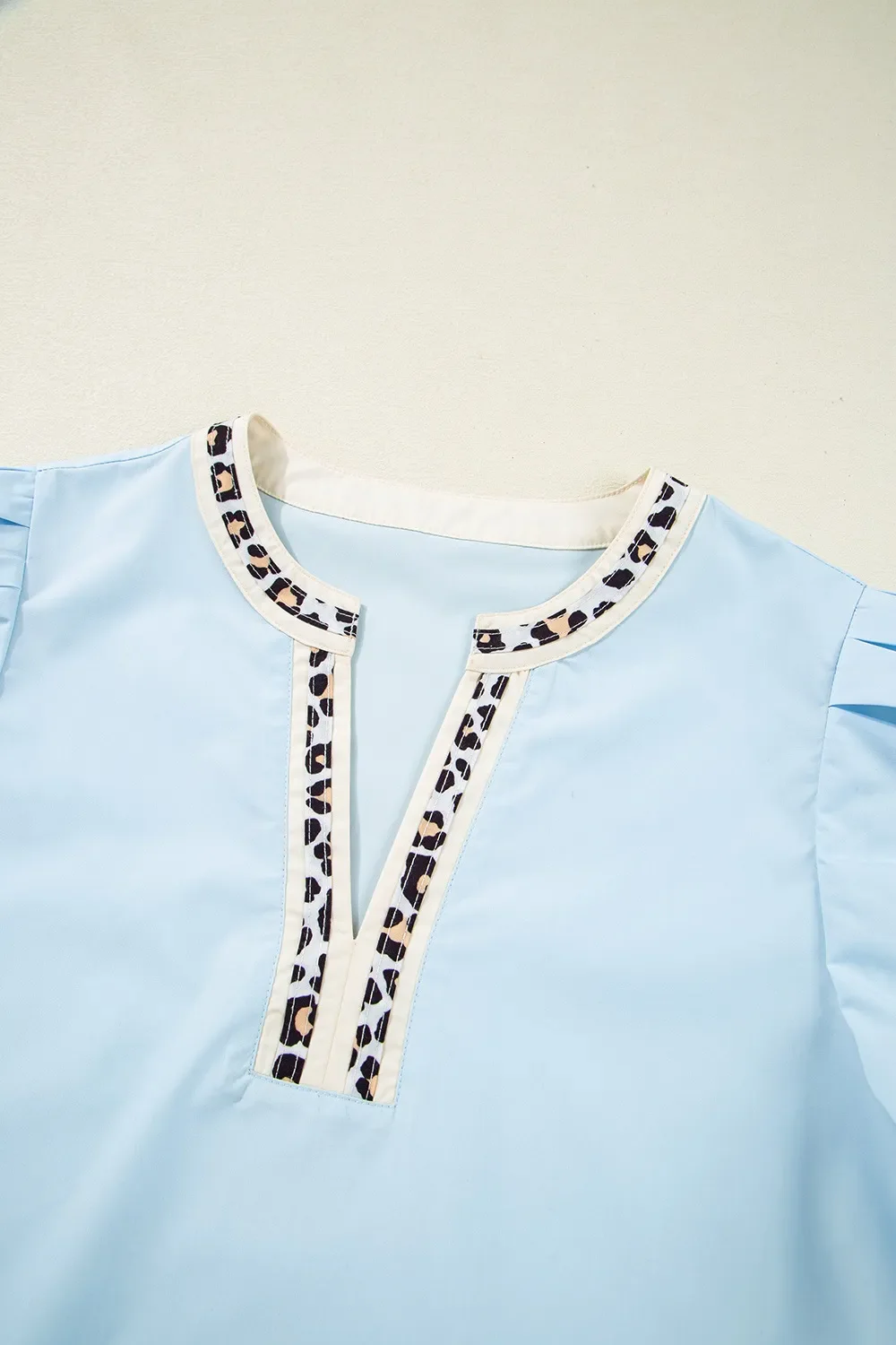 Contrast Leopard Trim Split Neck Puff Sleeve Blouse - Image 8