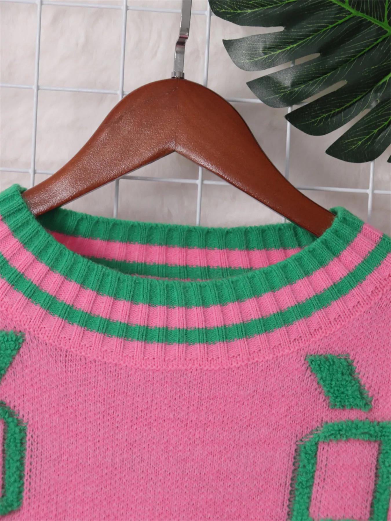 Contrast Round Neck Long Sleeve Sweater - Image 9
