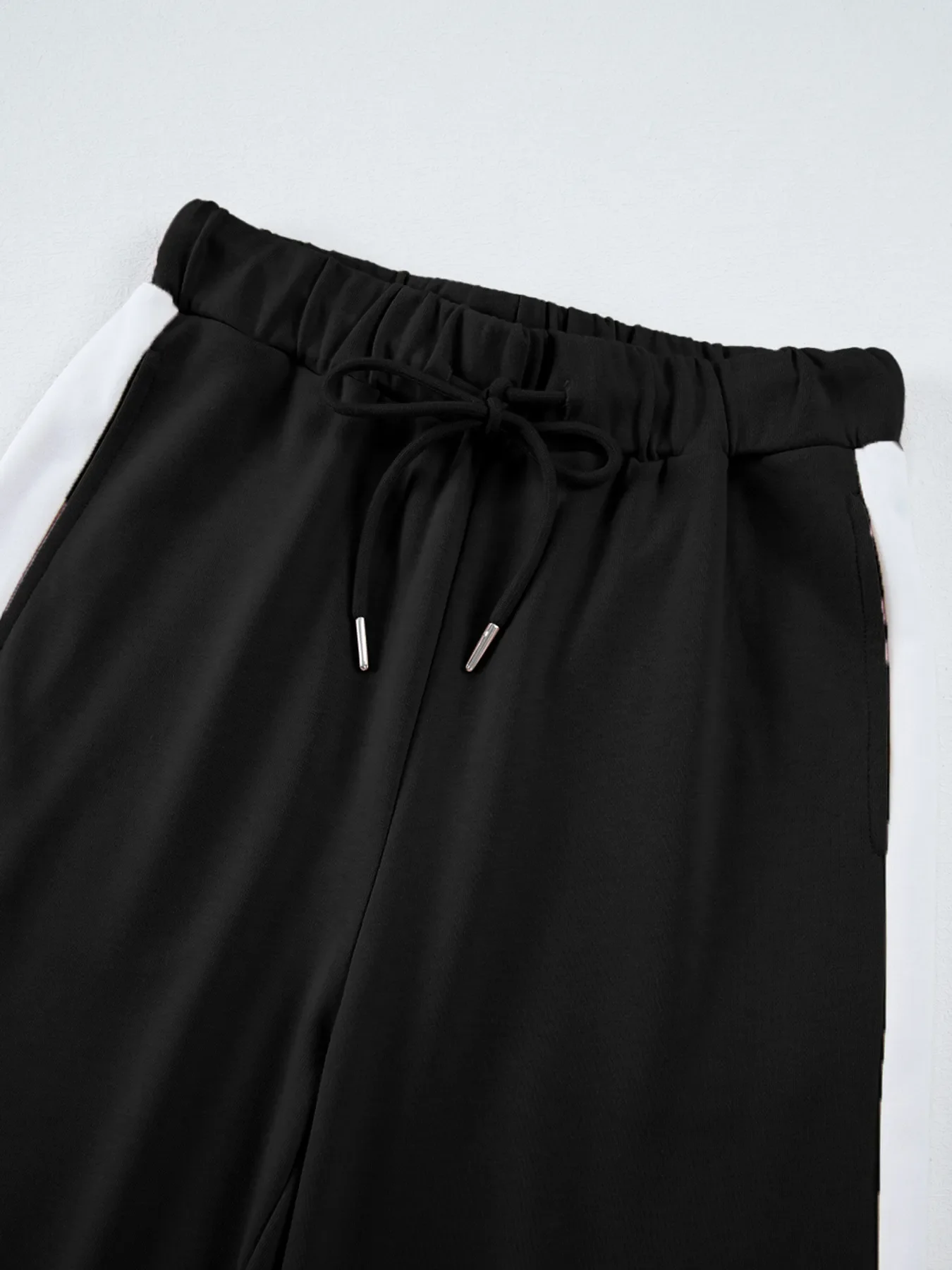 Contrast Trim Round Neck Top and Pants Set - Image 30