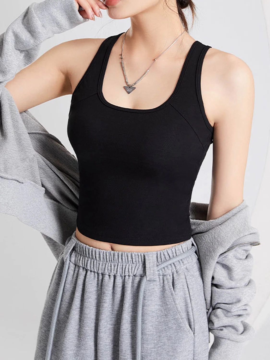 Crisscross Scoop Neck Wide Strap Cropped Tank with Chest Pads - Image 5