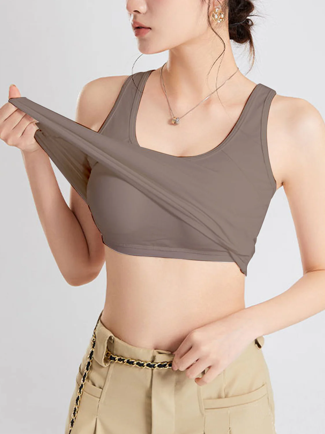 Crisscross Scoop Neck Wide Strap Cropped Tank with Chest Pads - Image 9