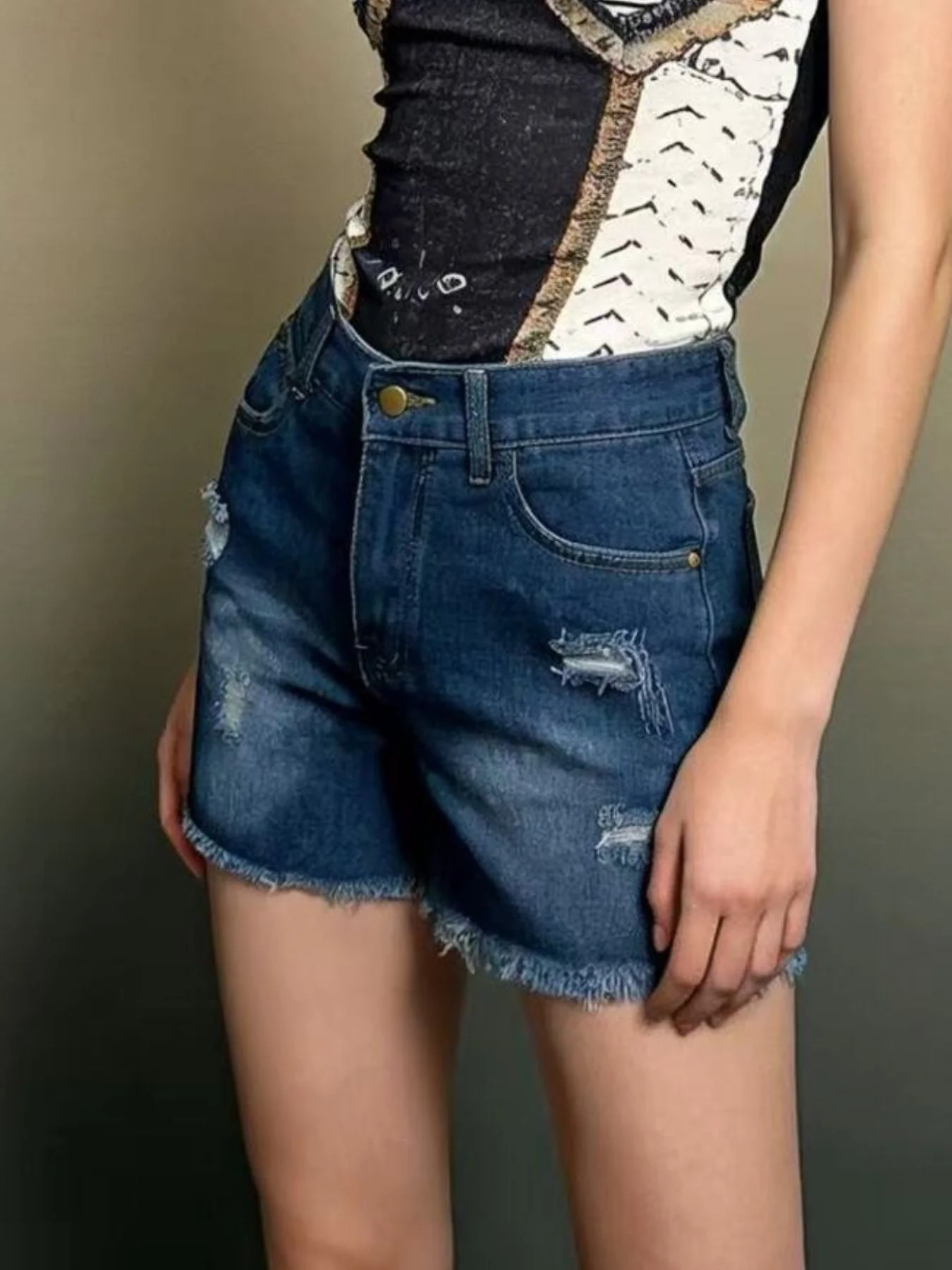 Distressed Frayed Hem Denim Shorts - Image 3
