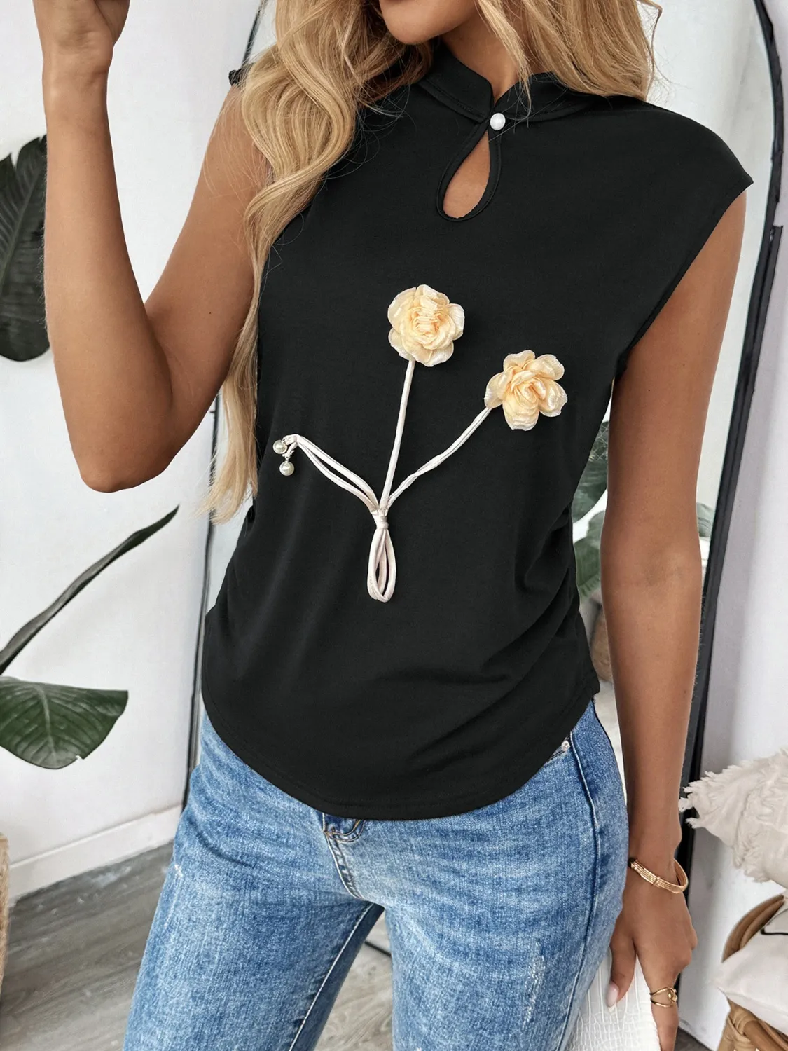 Floral Applique Keyhole Sleeveless Top - Image 5