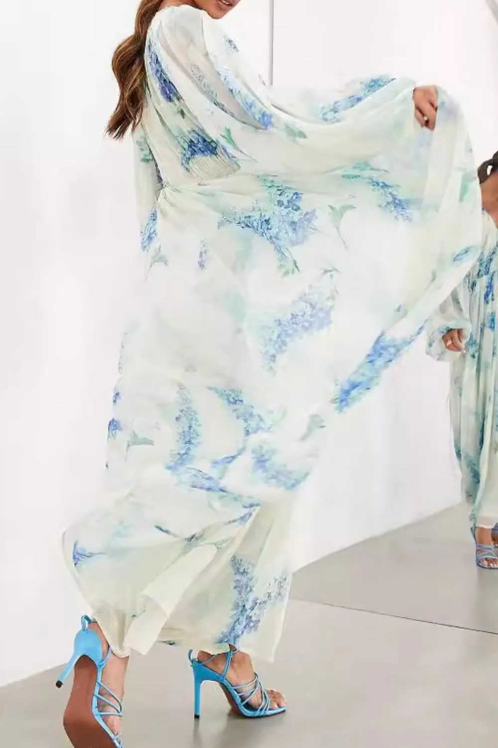 Floral Print Bohemian Maxi Dress with Balloon Sleeves - Image 2