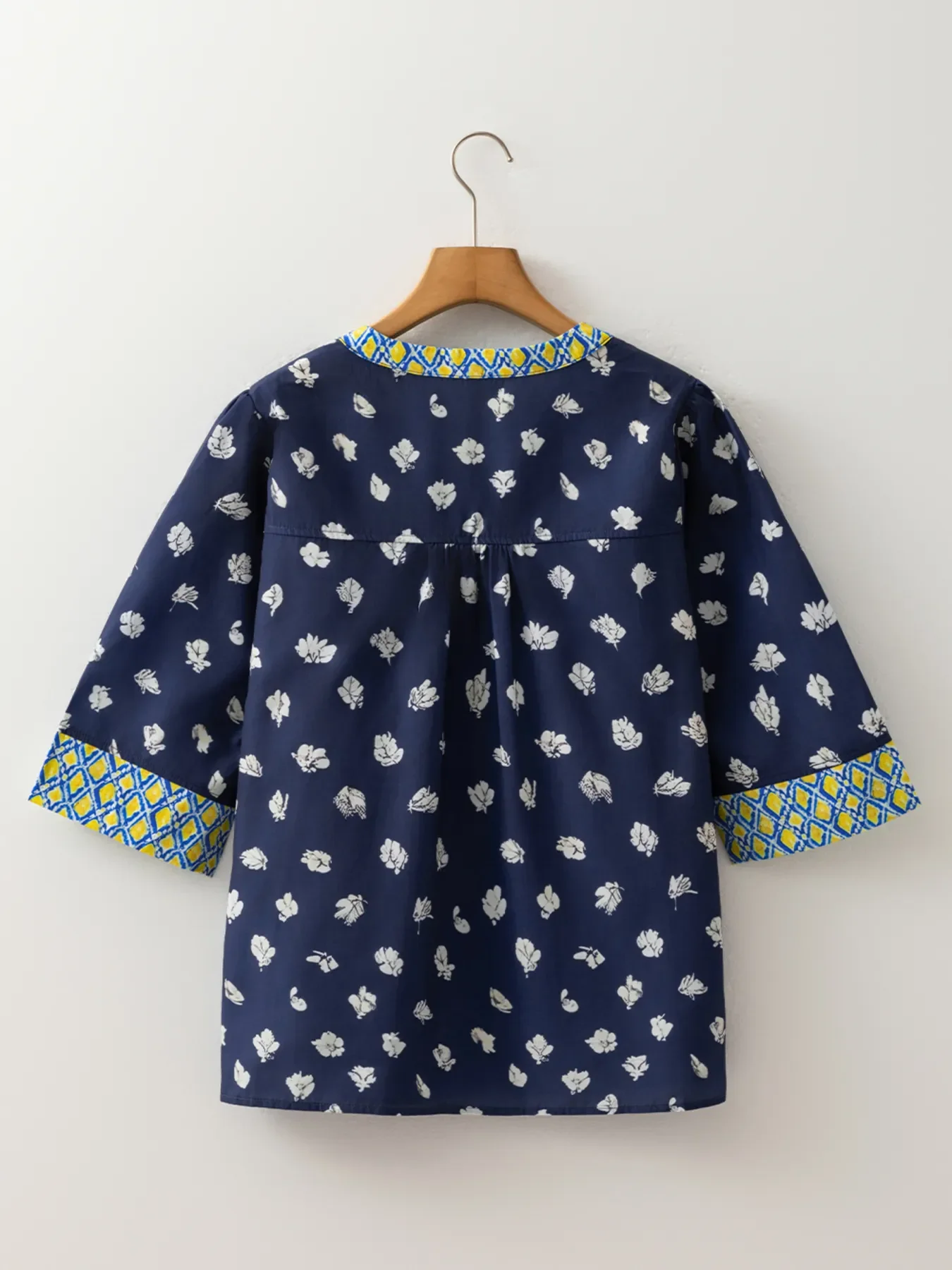 Floral Print Half Sleeve Contrast Trim Blouse - Image 3