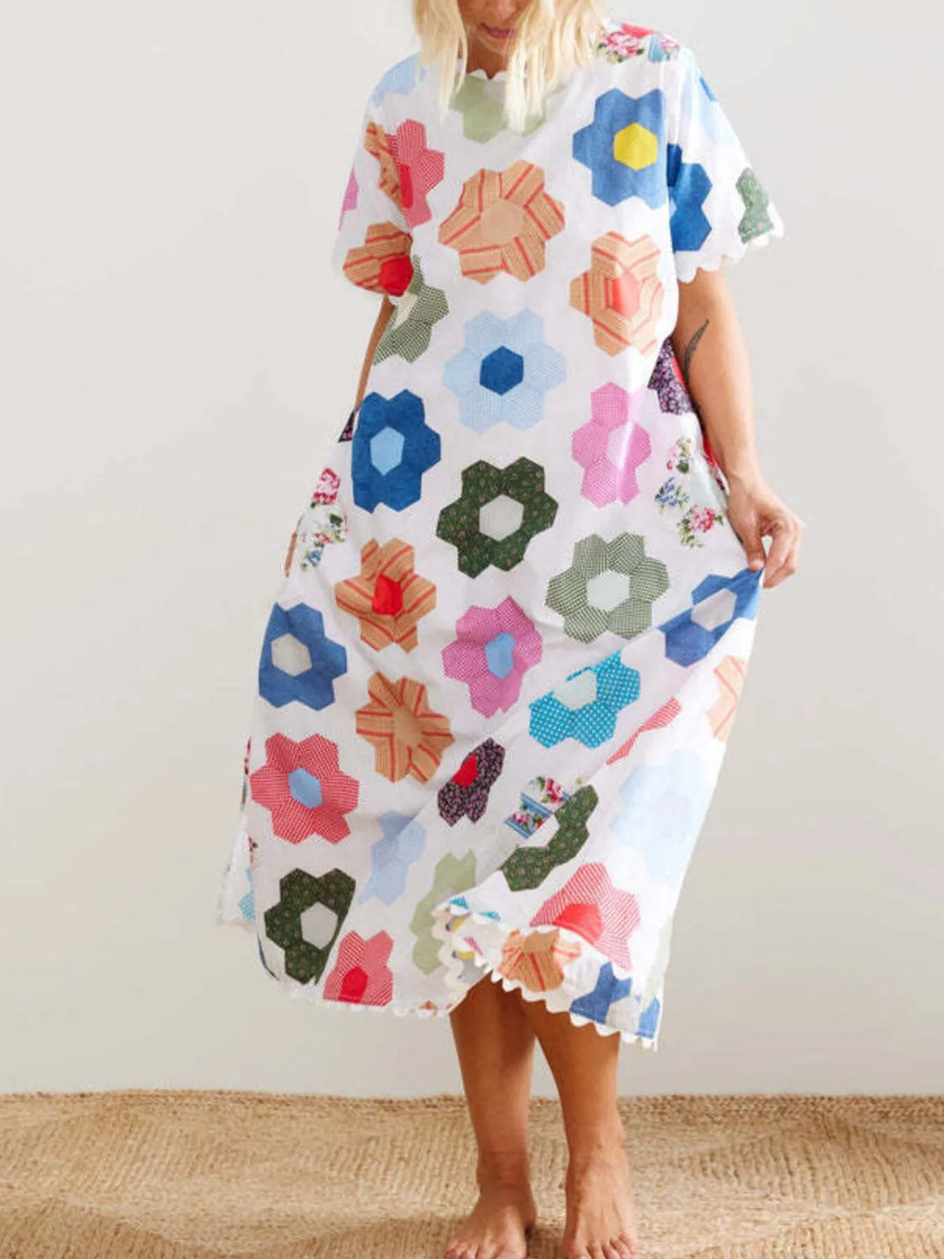 Floral Print Midi Dress with Scalloped Edges - Image 5