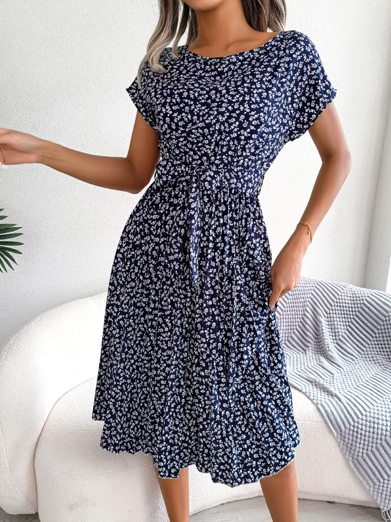 Floral Print Pleated Midi Dress with Belt - Image 7