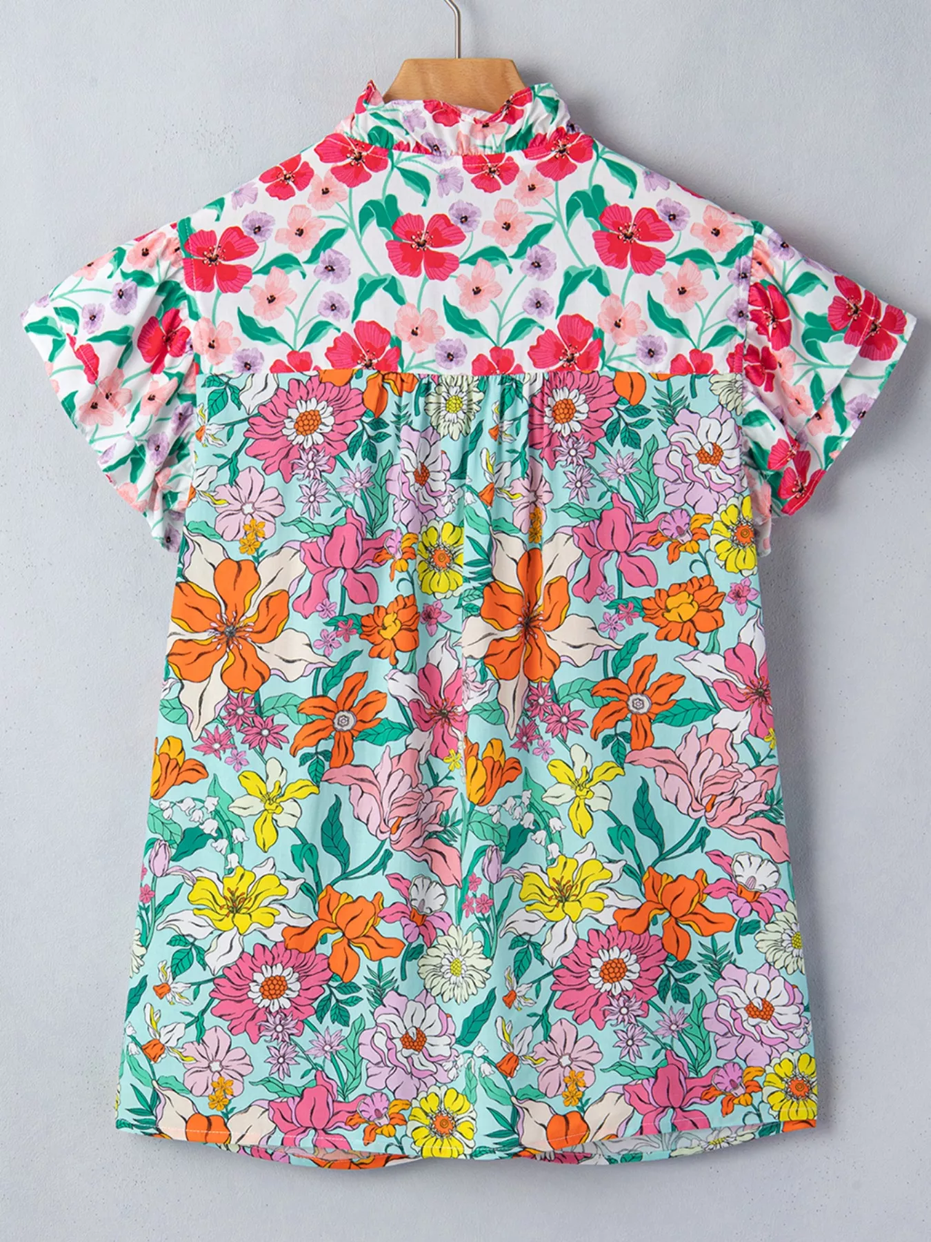 Floral Print Split Neck Button Front Flutter Sleeve Blouse - Image 6
