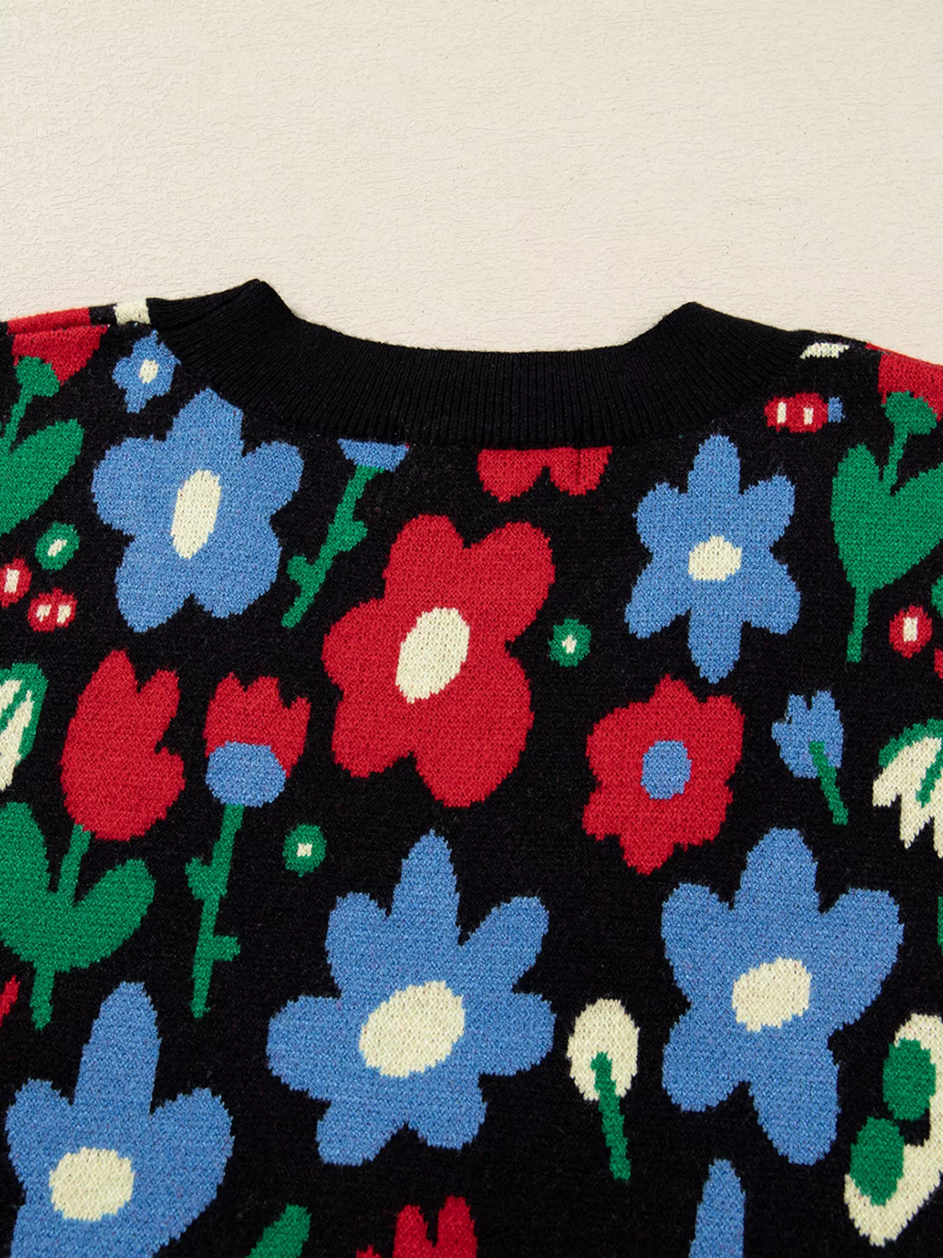 Floral Print V Neck Buttoned Cardigan - Image 5