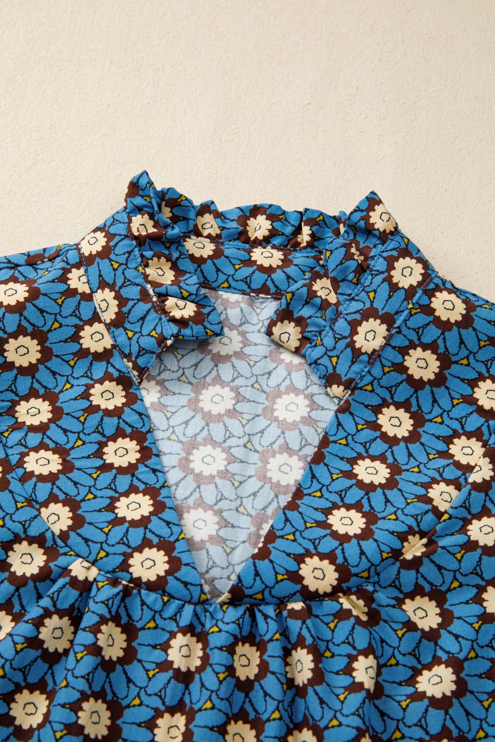 Floral Print V Neck Pleated Detail Short Puff Sleeve Blouse - Image 5