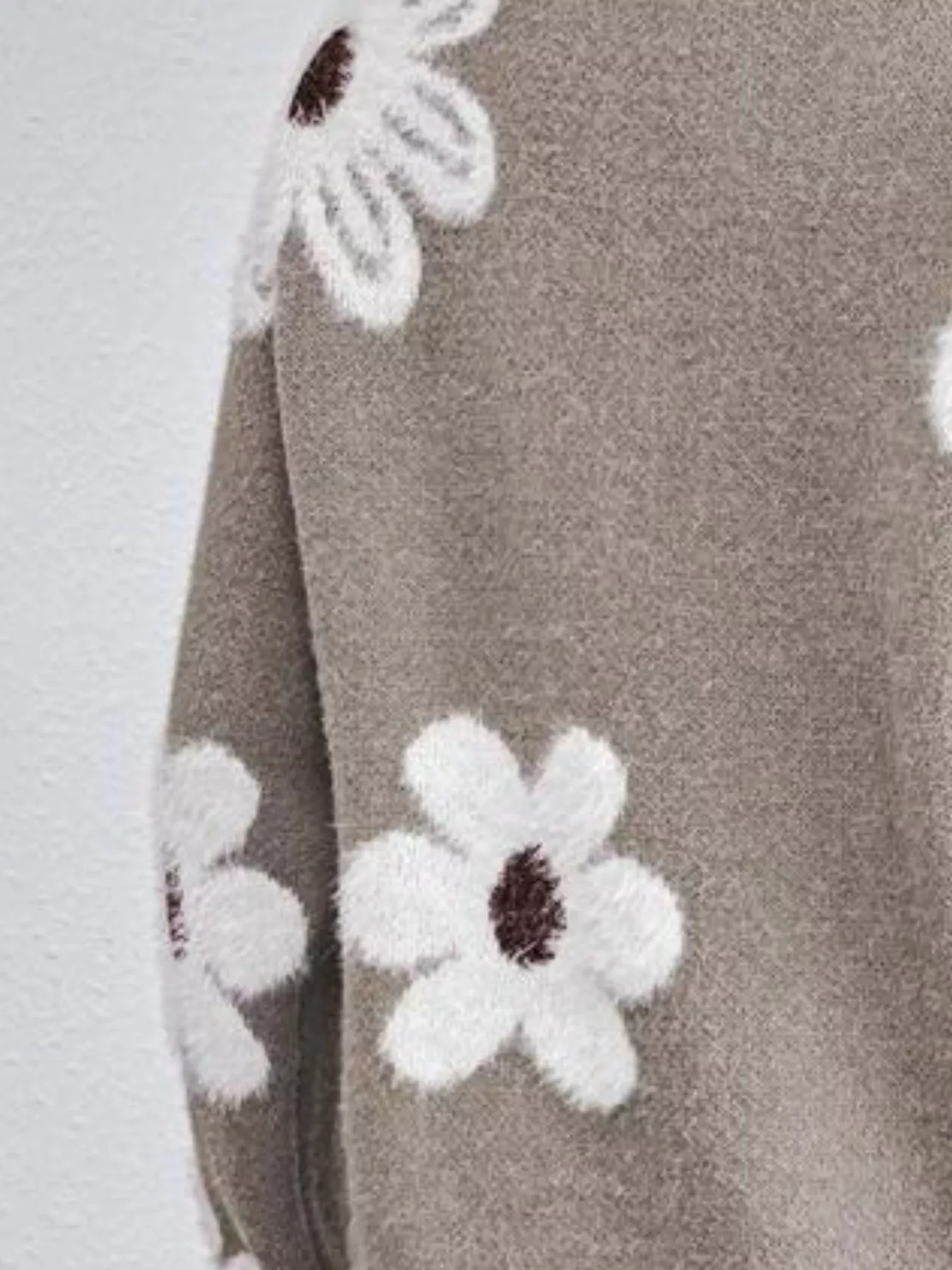 Floral V-Neck Long Sleeve Sweater - Image 13