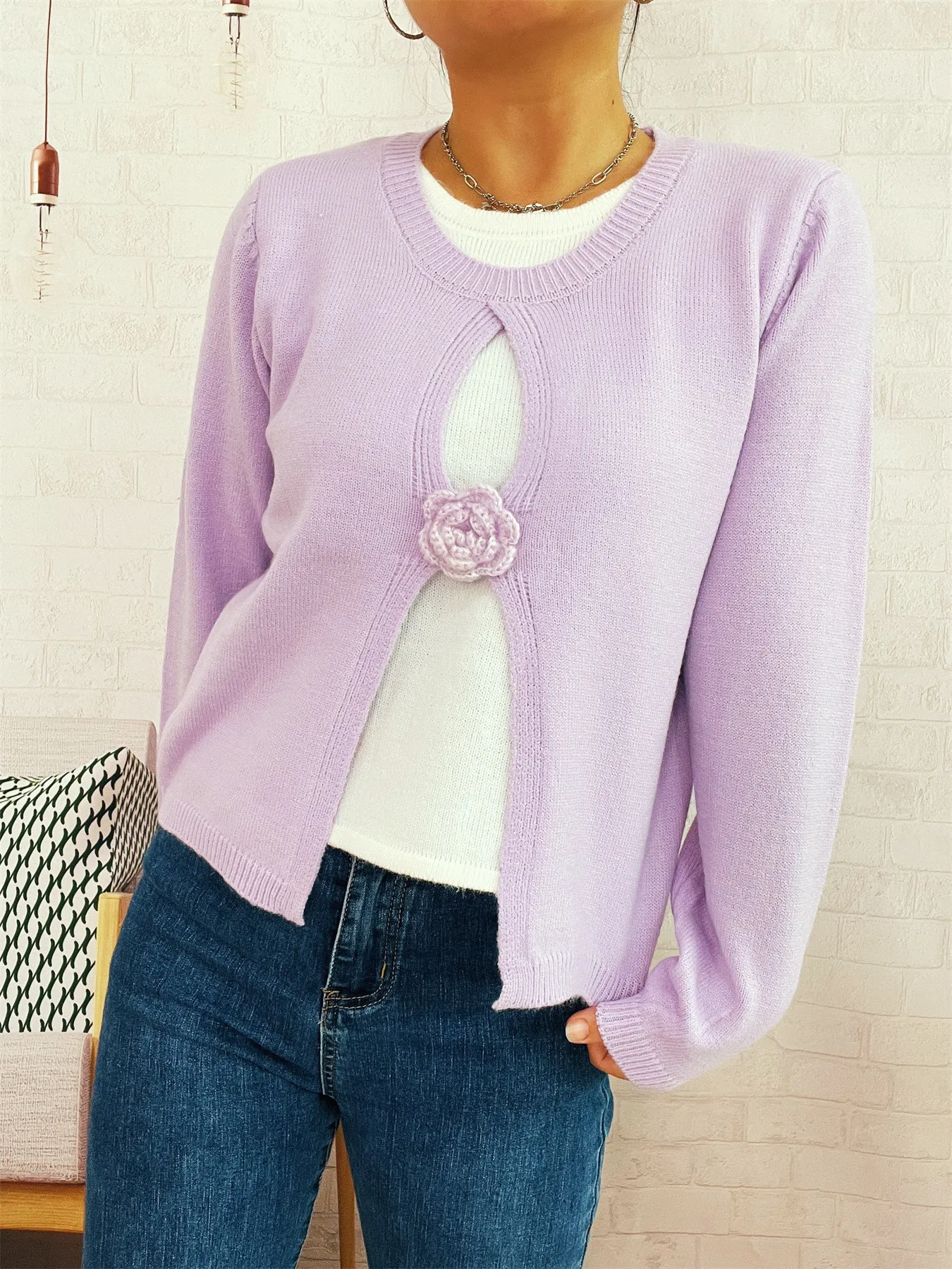 Flower Contrast Round Neck Sweater - Image 5
