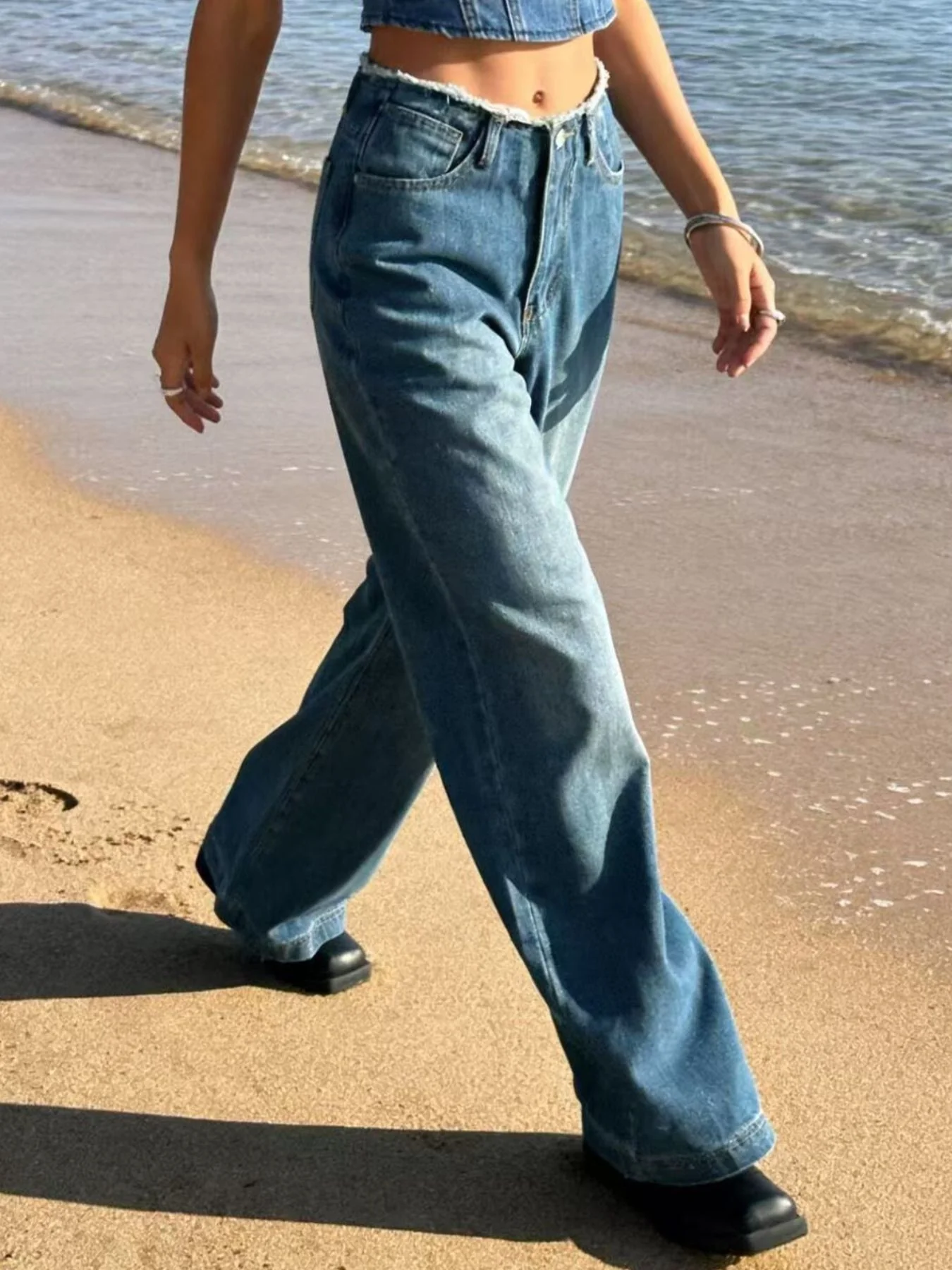 Frayed Hem Wide Leg Jeans - Image 3