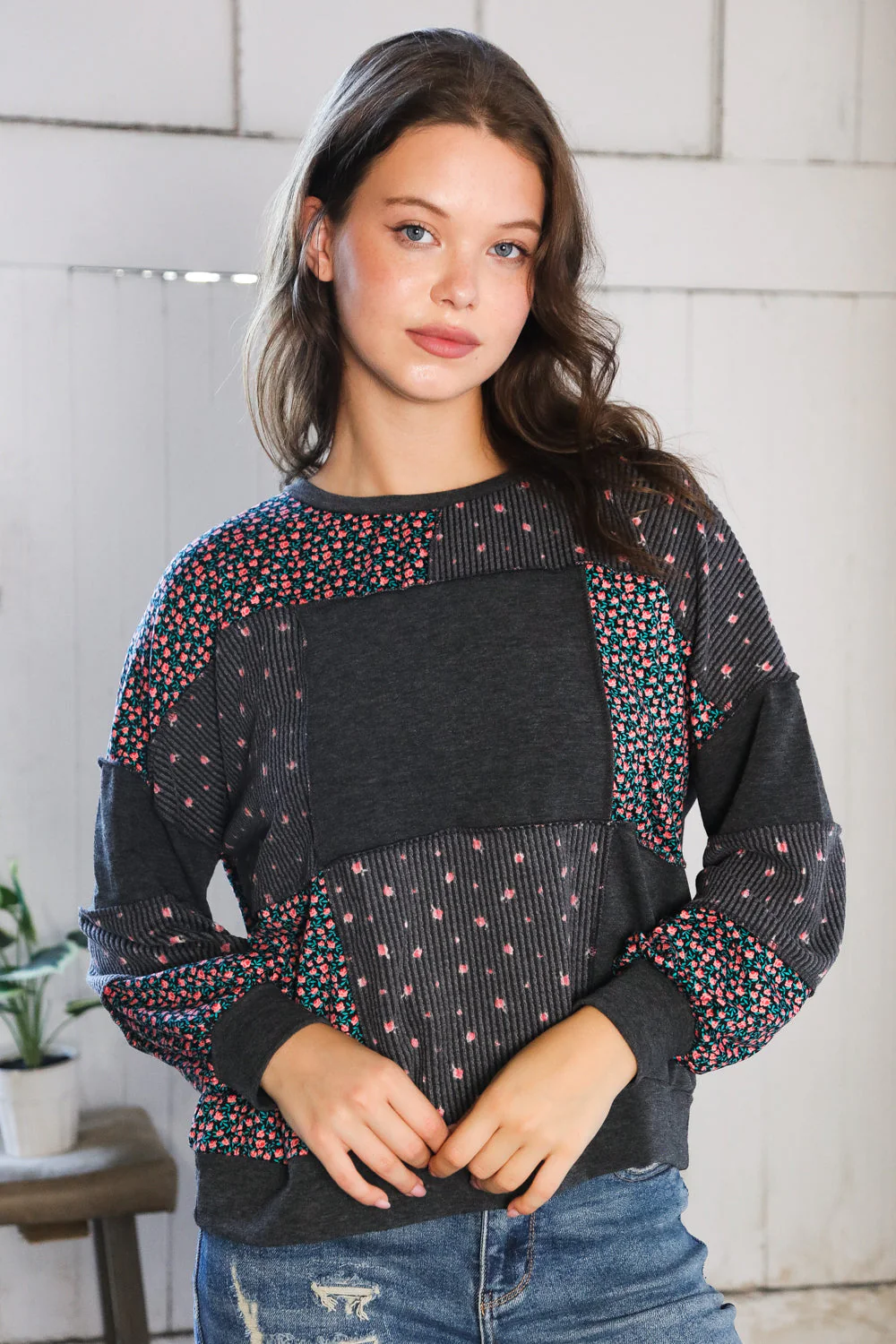 Lazy Daisies Charcoal Pullover - Image 3