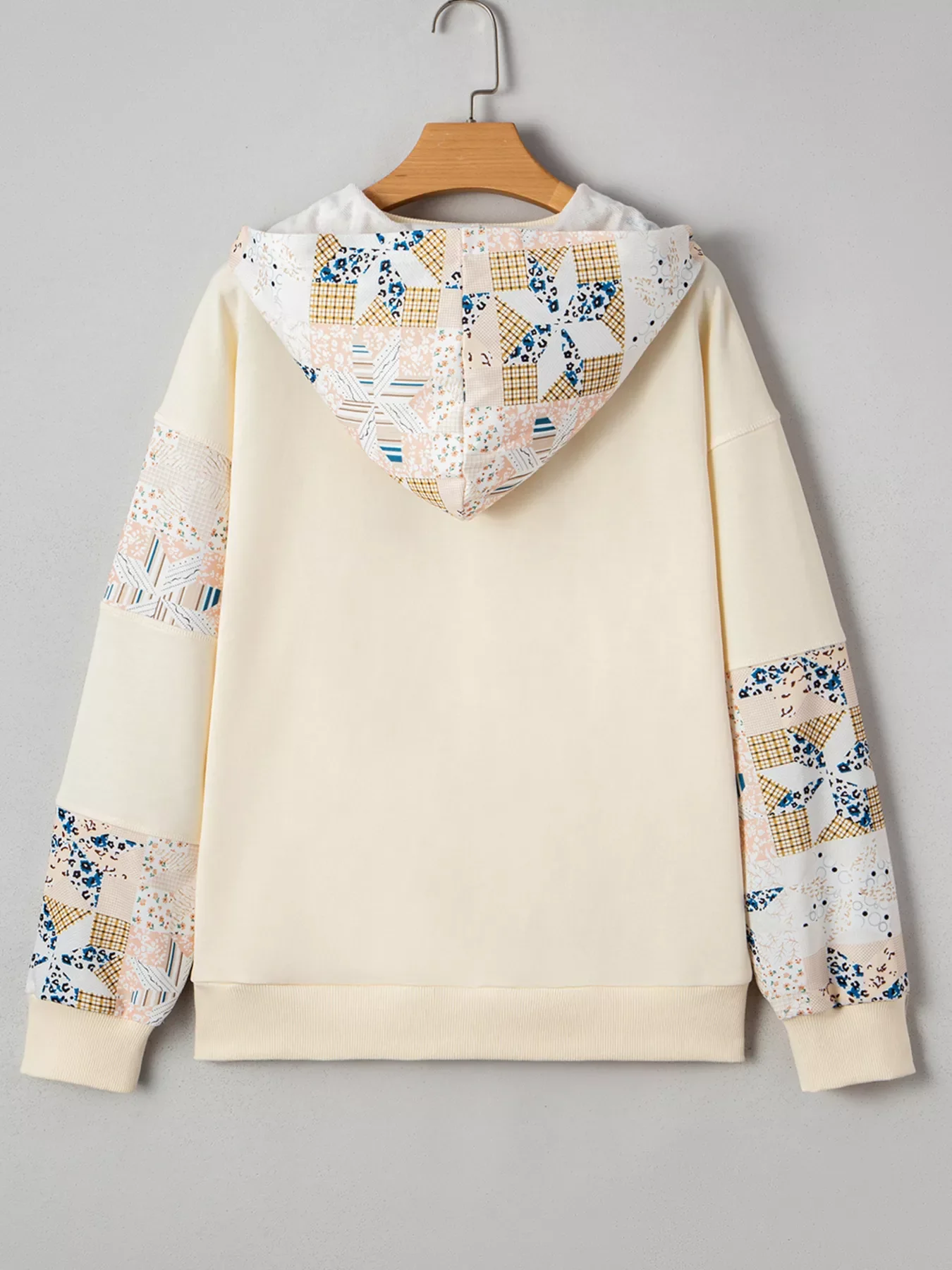 Geo Pattern Patchwork Hoodie with Kangaroo Pocket - Image 3