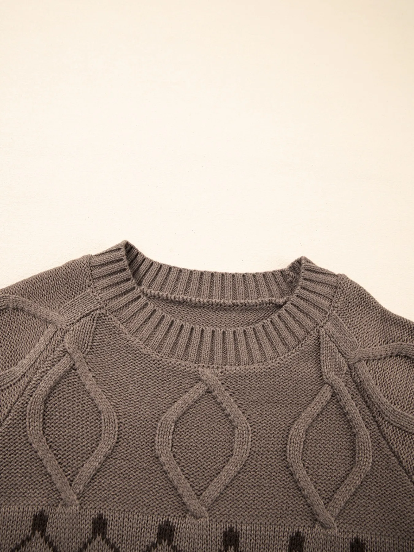 Geometric Round Neck Long Sleeve Sweater - Image 10