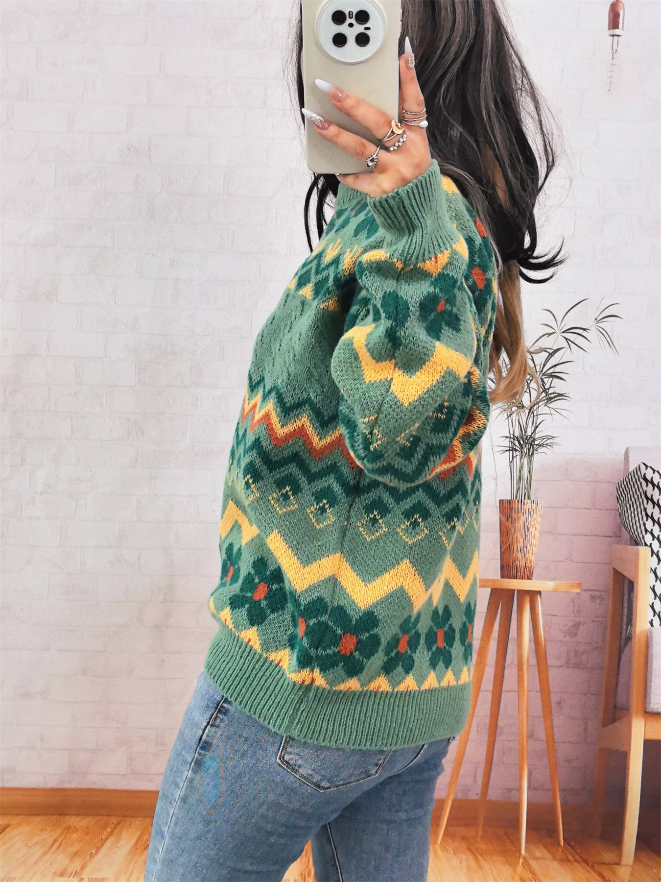 Geometric Round Neck Long Sleeve Sweater - Image 9