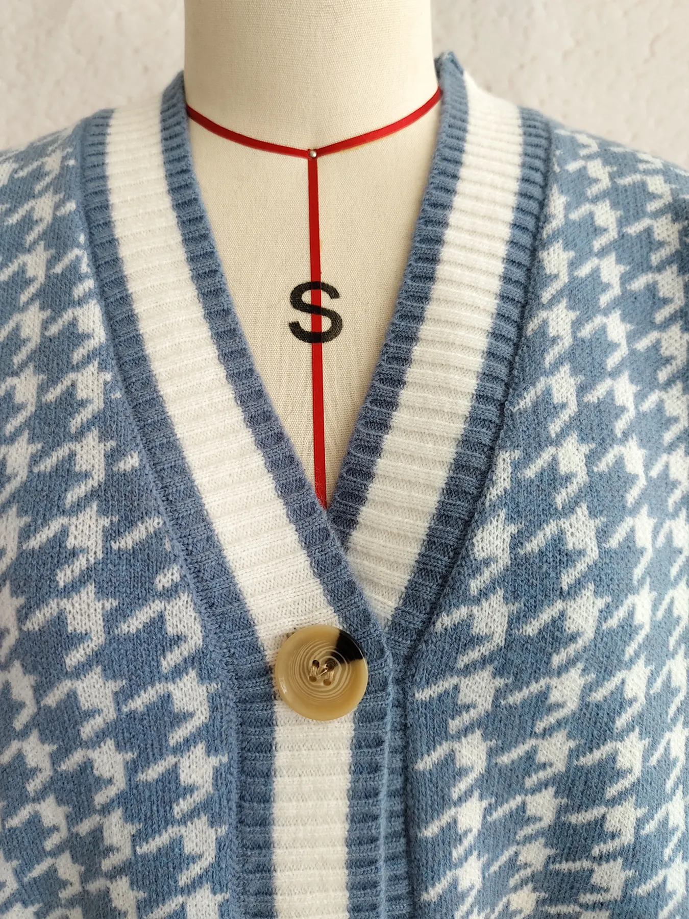 Houndstooth Pattern V-Neck Button-Up Cardigan - Image 15