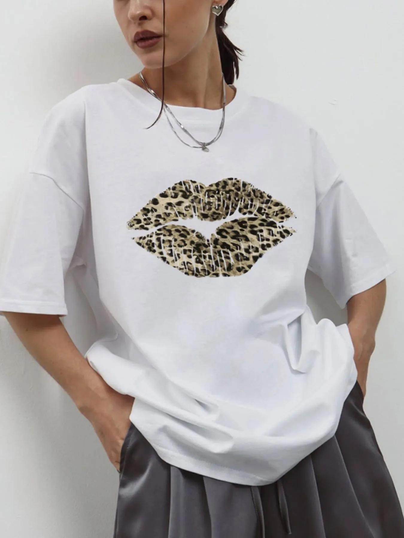 Leopard Lips Round Neck Oversized T-Shirt - Image 5