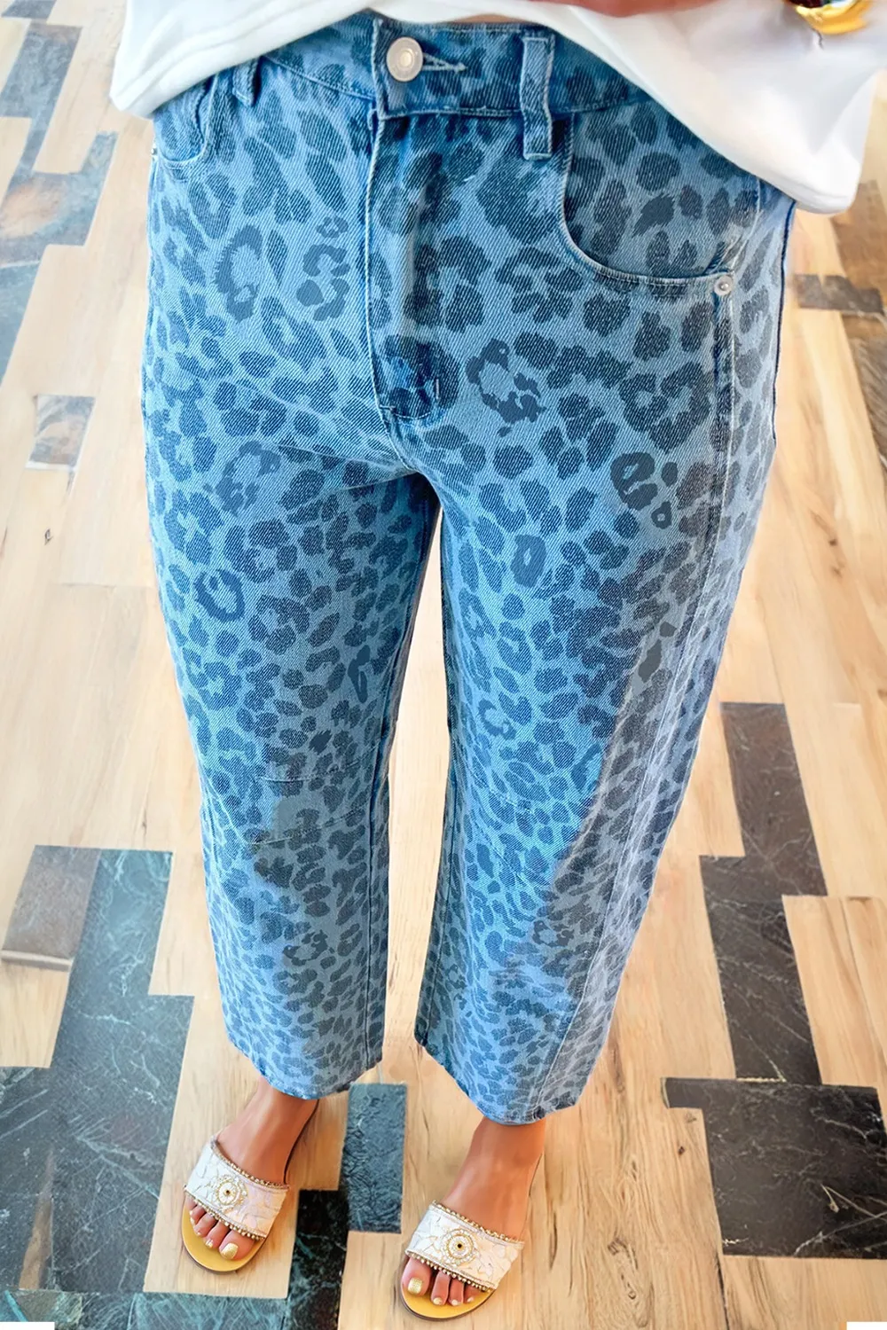 Leopard Print High-Waisted Relaxed Fit Jeans - Image 3
