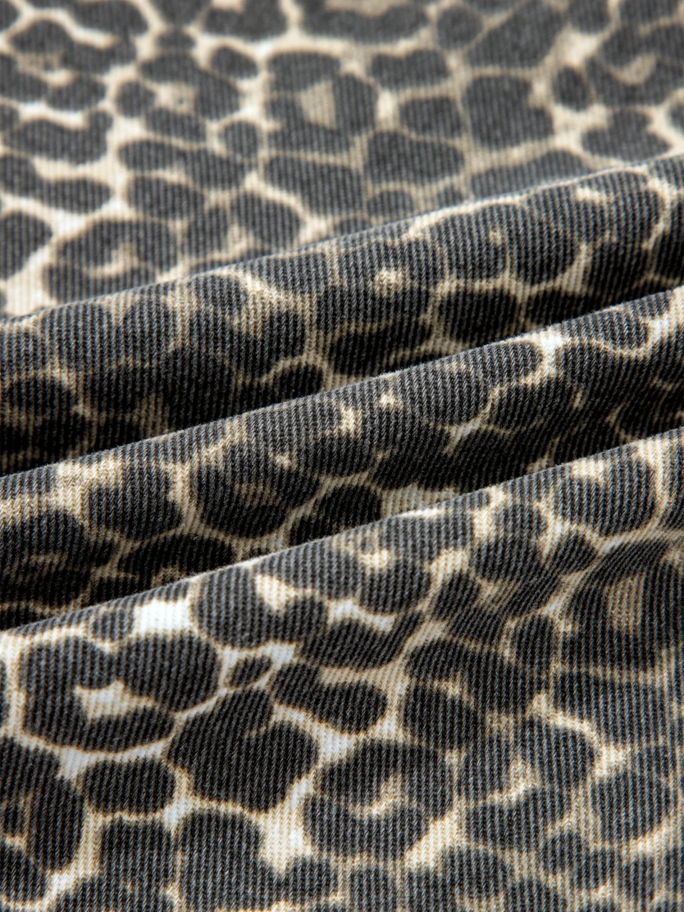 Leopard Print Short Sleeve Denim Shirt - Image 9