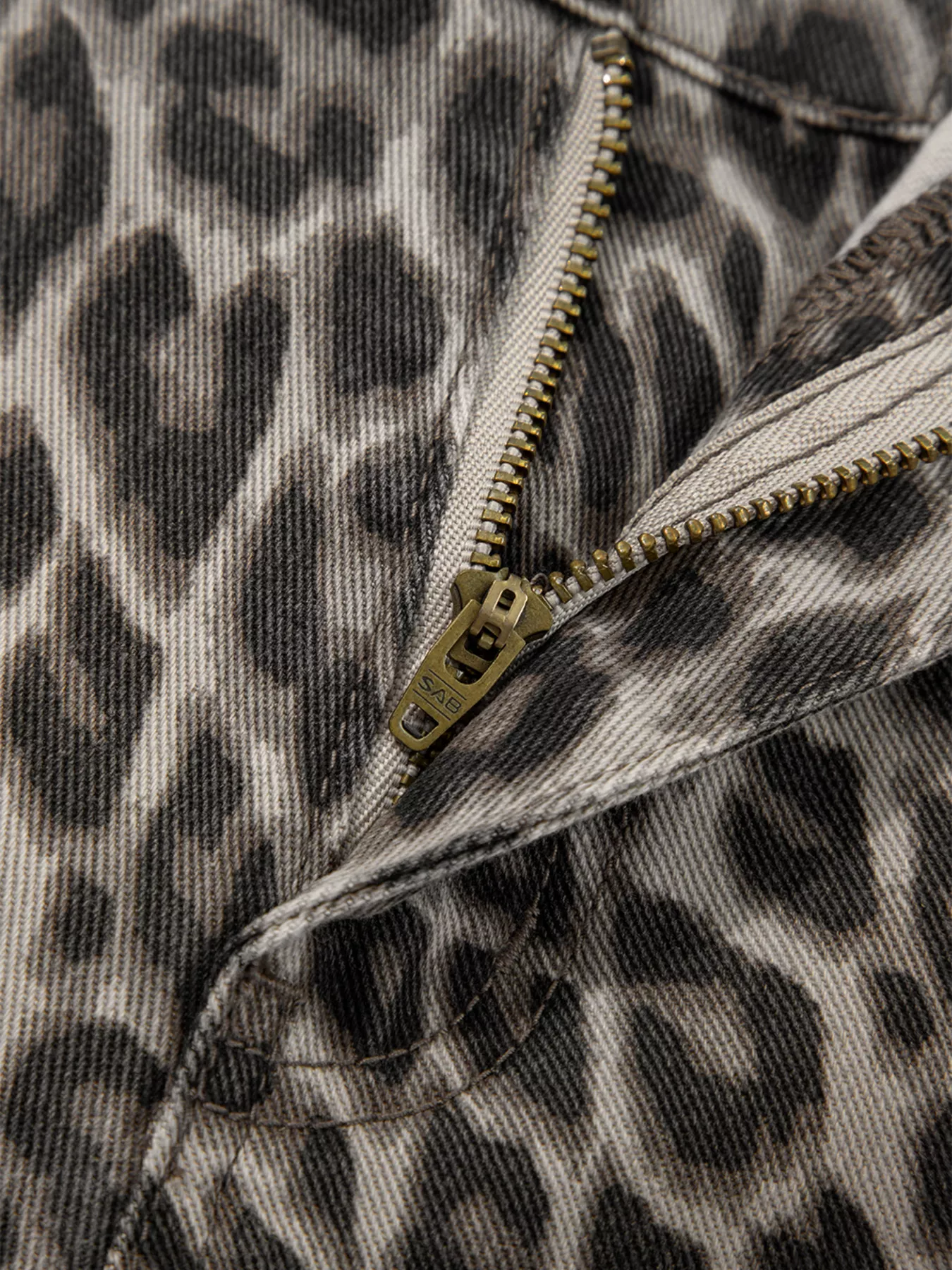 Leopard Straight Loose Leg Jeans - Image 7