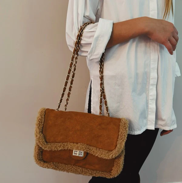 Luxe Deluxe Chain Shoulder Bag - Image 3