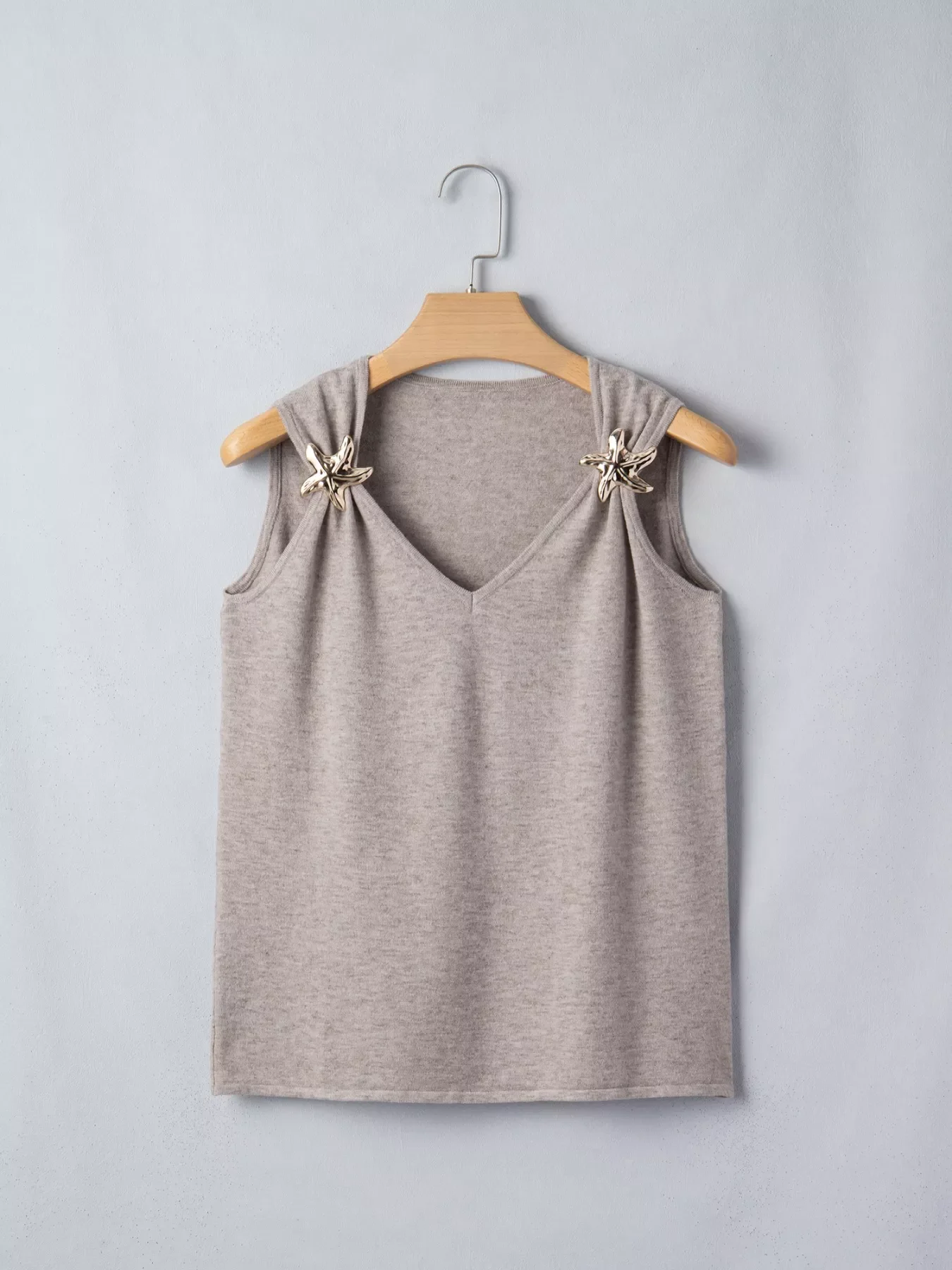 Metal Star Detail V Neck Sweater Knit Tank Top - Image 2