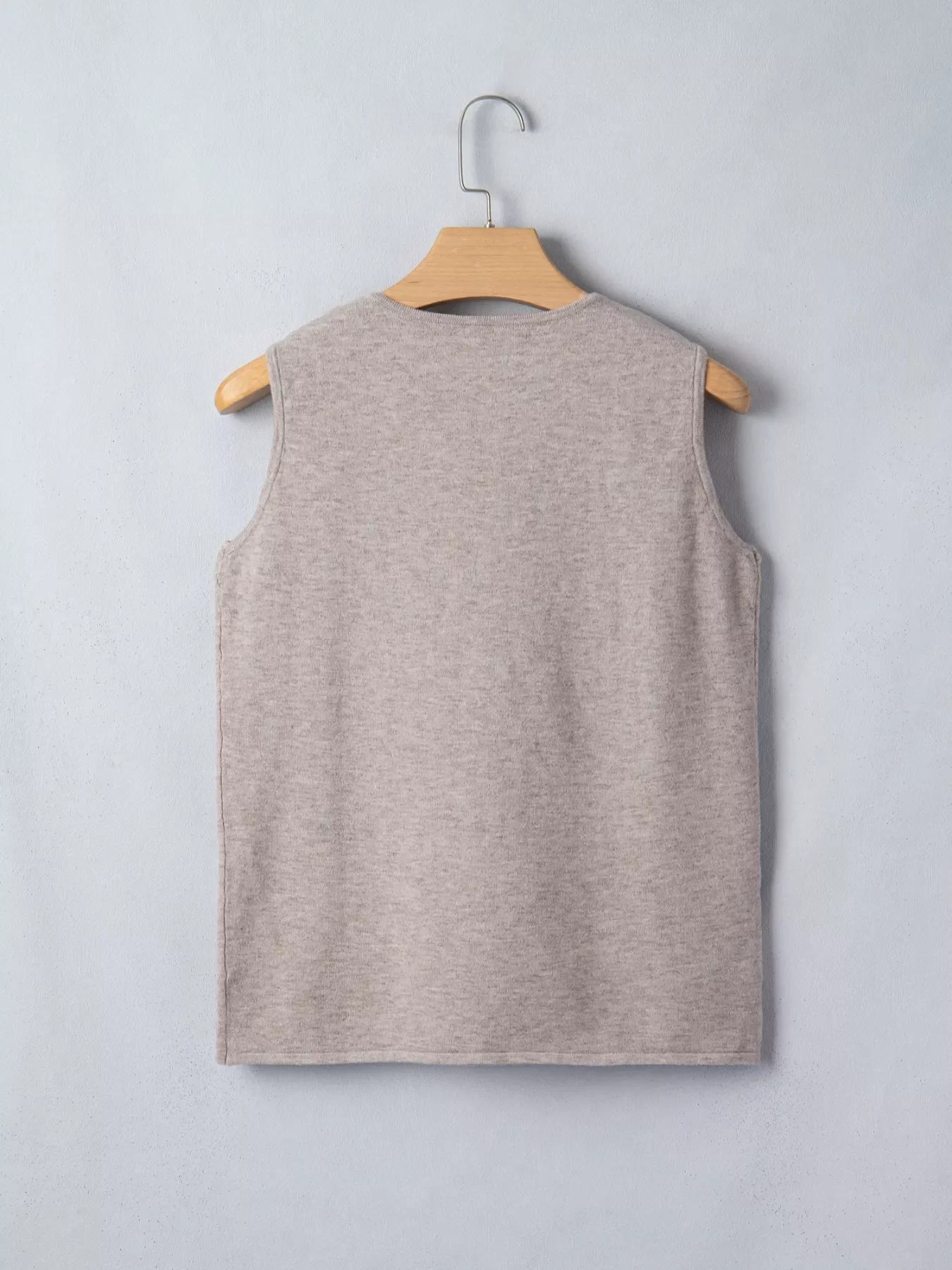 Metal Star Detail V Neck Sweater Knit Tank Top - Image 3