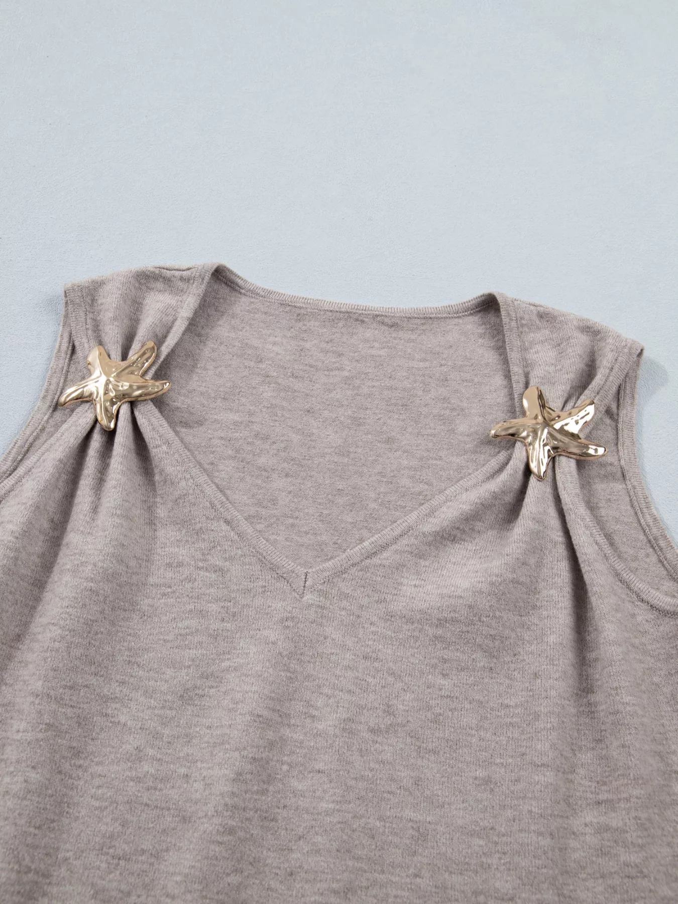 Metal Star Detail V Neck Sweater Knit Tank Top - Image 4