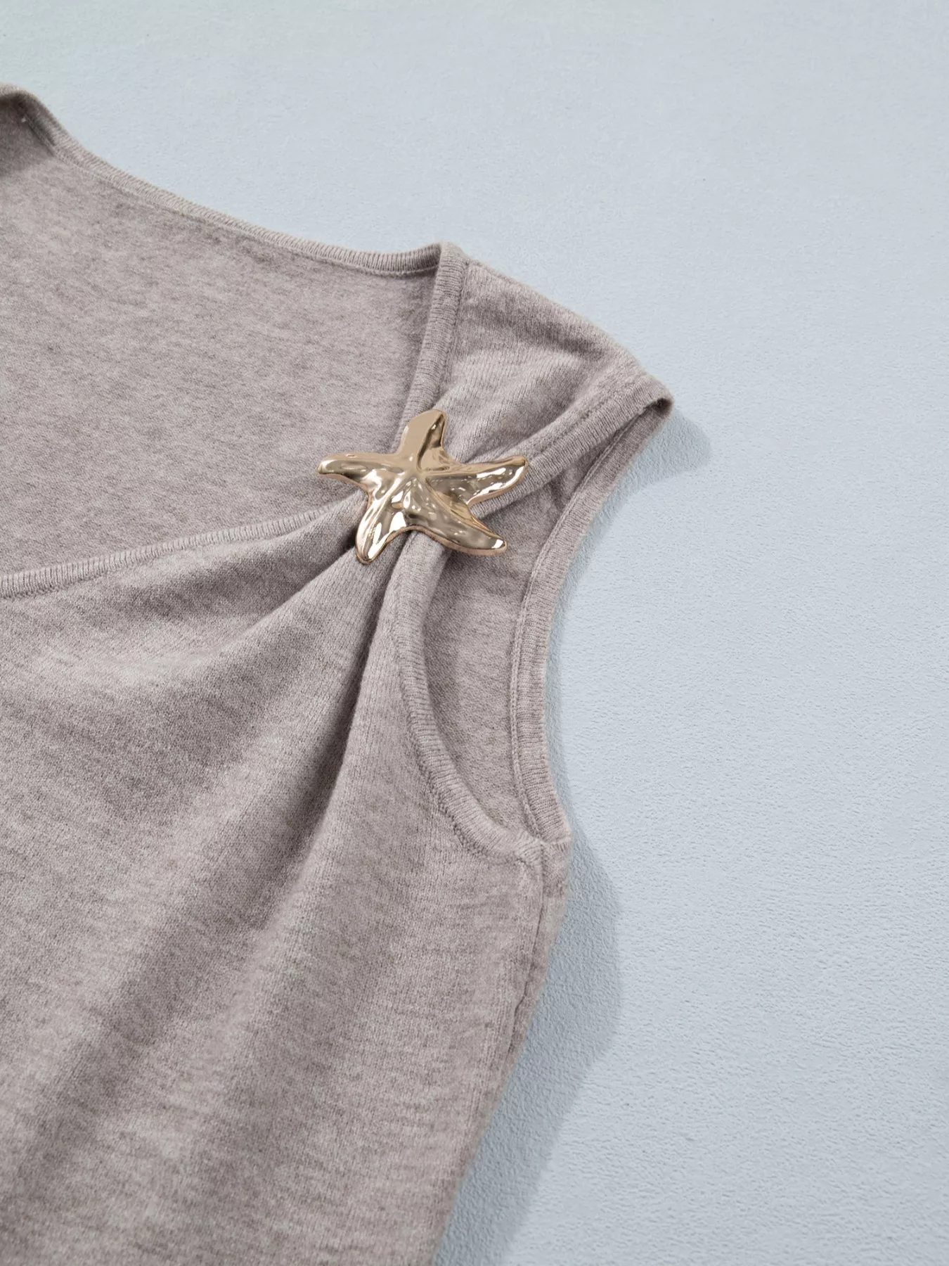 Metal Star Detail V Neck Sweater Knit Tank Top - Image 6