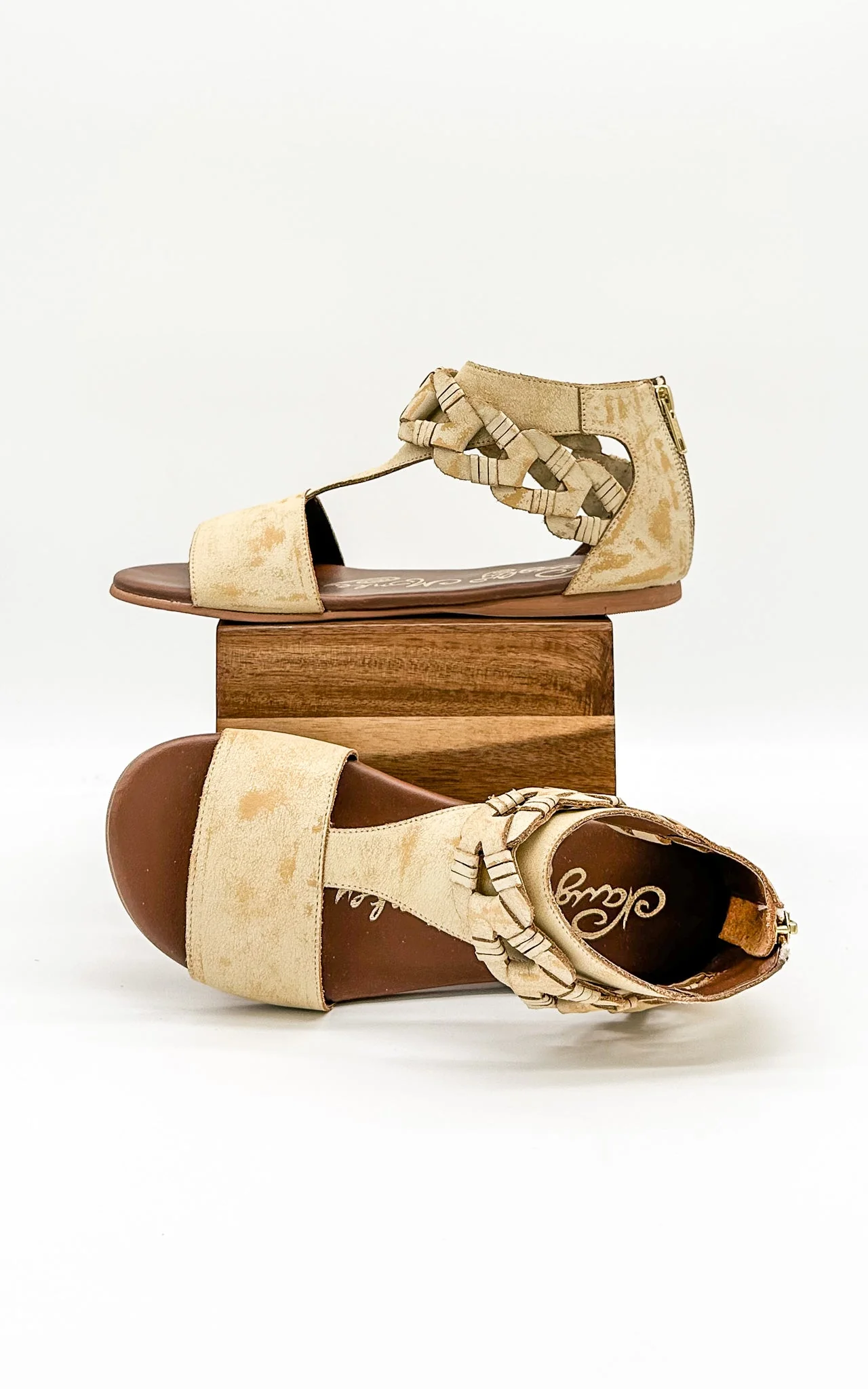 Loop D Loop Sandals in White - Image 4